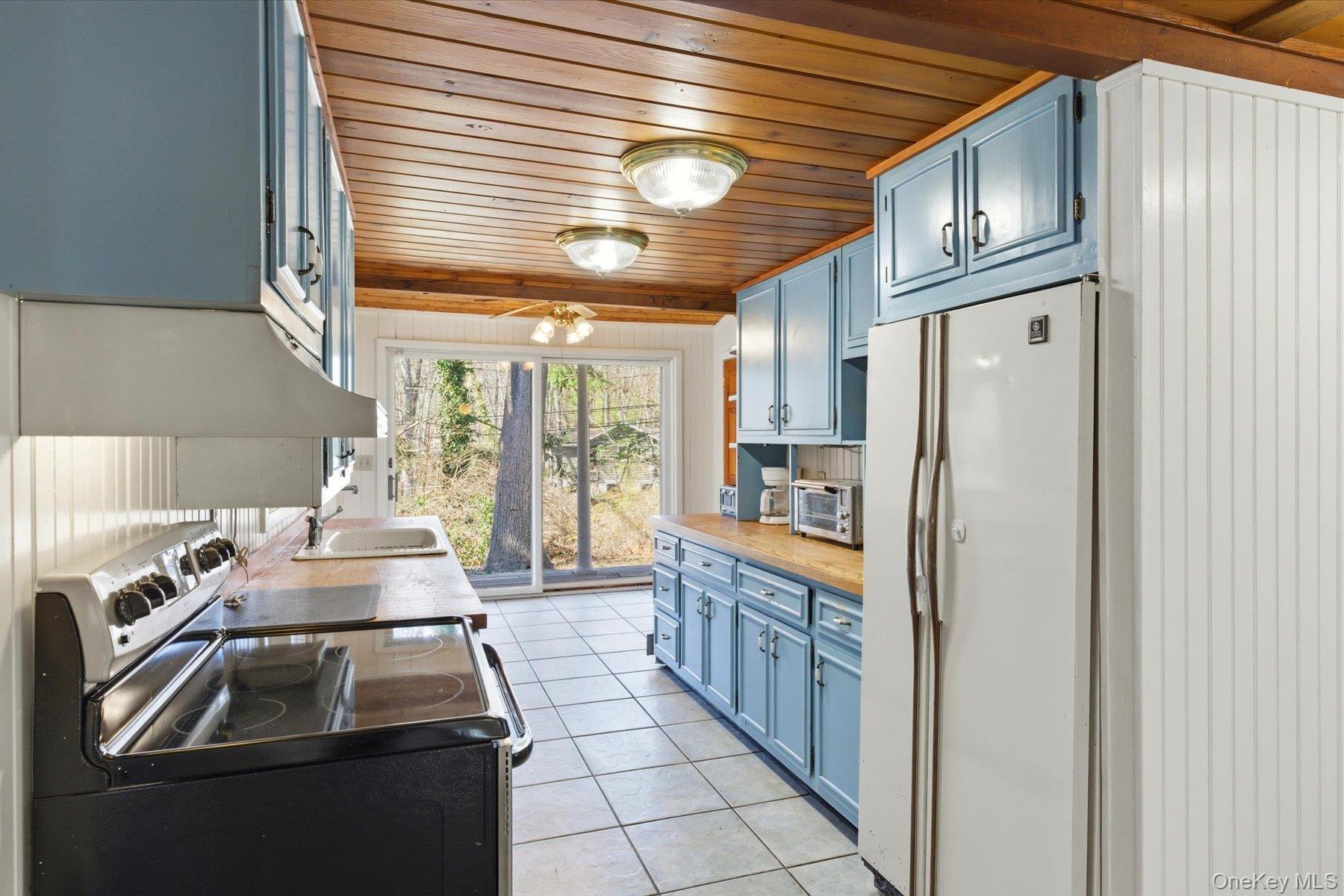 Single Family Eastwood  Suffolk County, NY 11764, MLS-979872-17