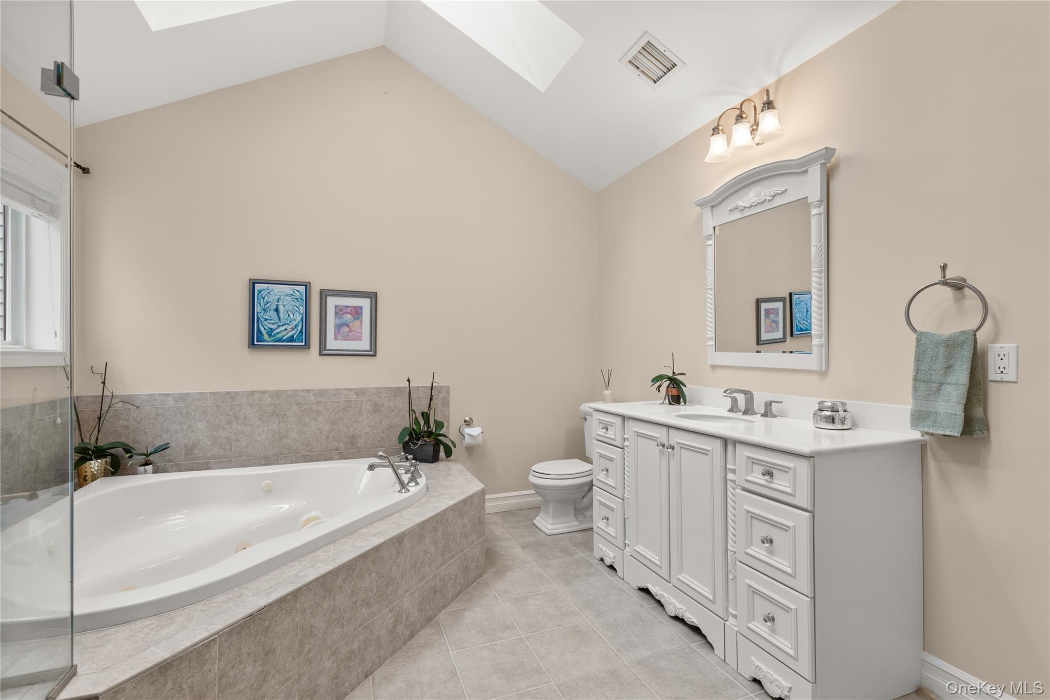 Condo Stone Gate  Suffolk County, NY 11787, MLS-979923-11