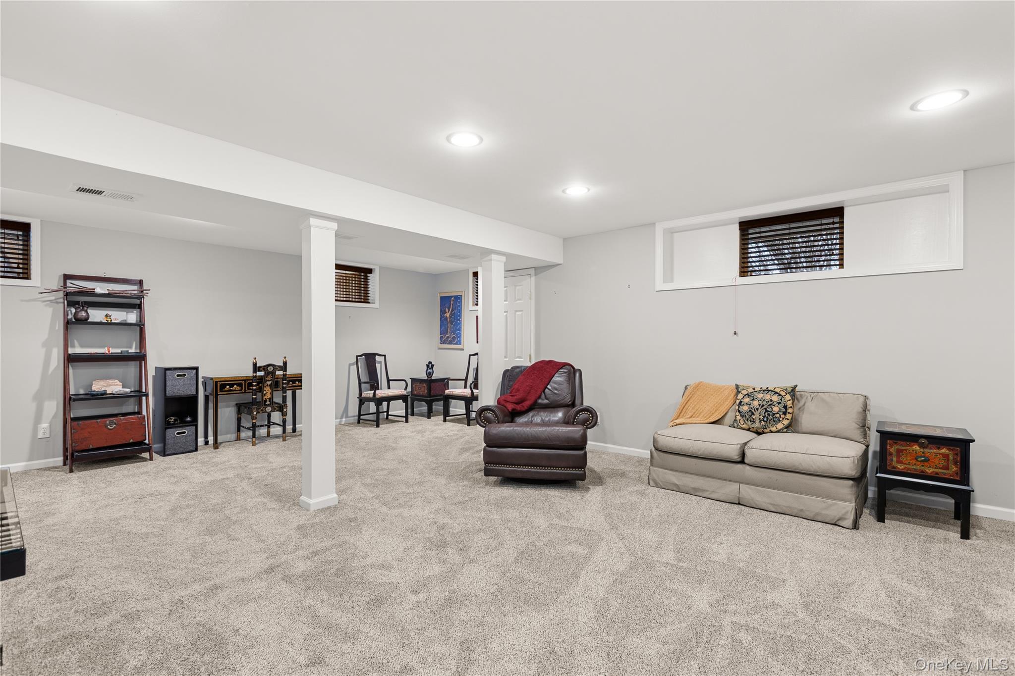 Condo Stone Gate  Suffolk County, NY 11787, MLS-979923-15