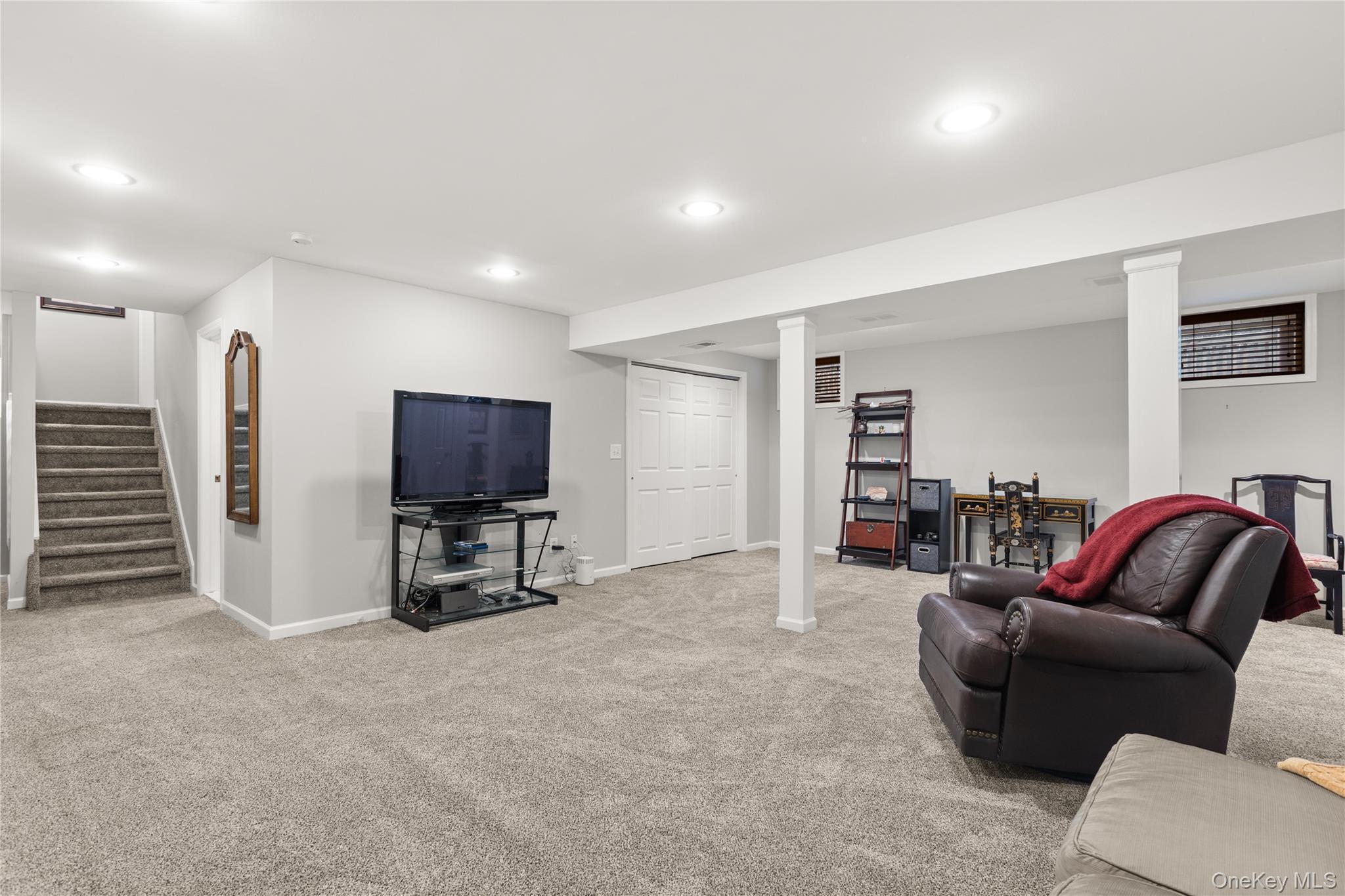 Condo Stone Gate  Suffolk County, NY 11787, MLS-979923-16