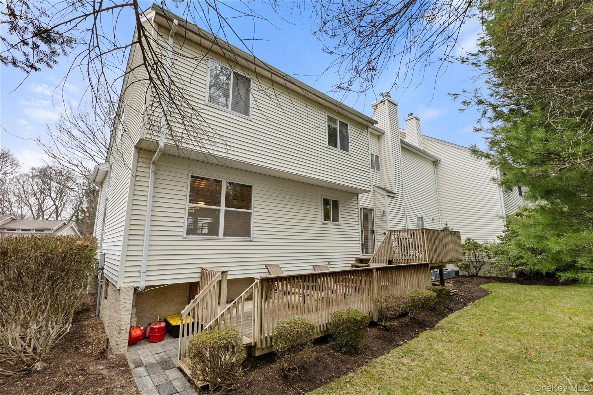 Condo Stone Gate  Suffolk County, NY 11787, MLS-979923-20