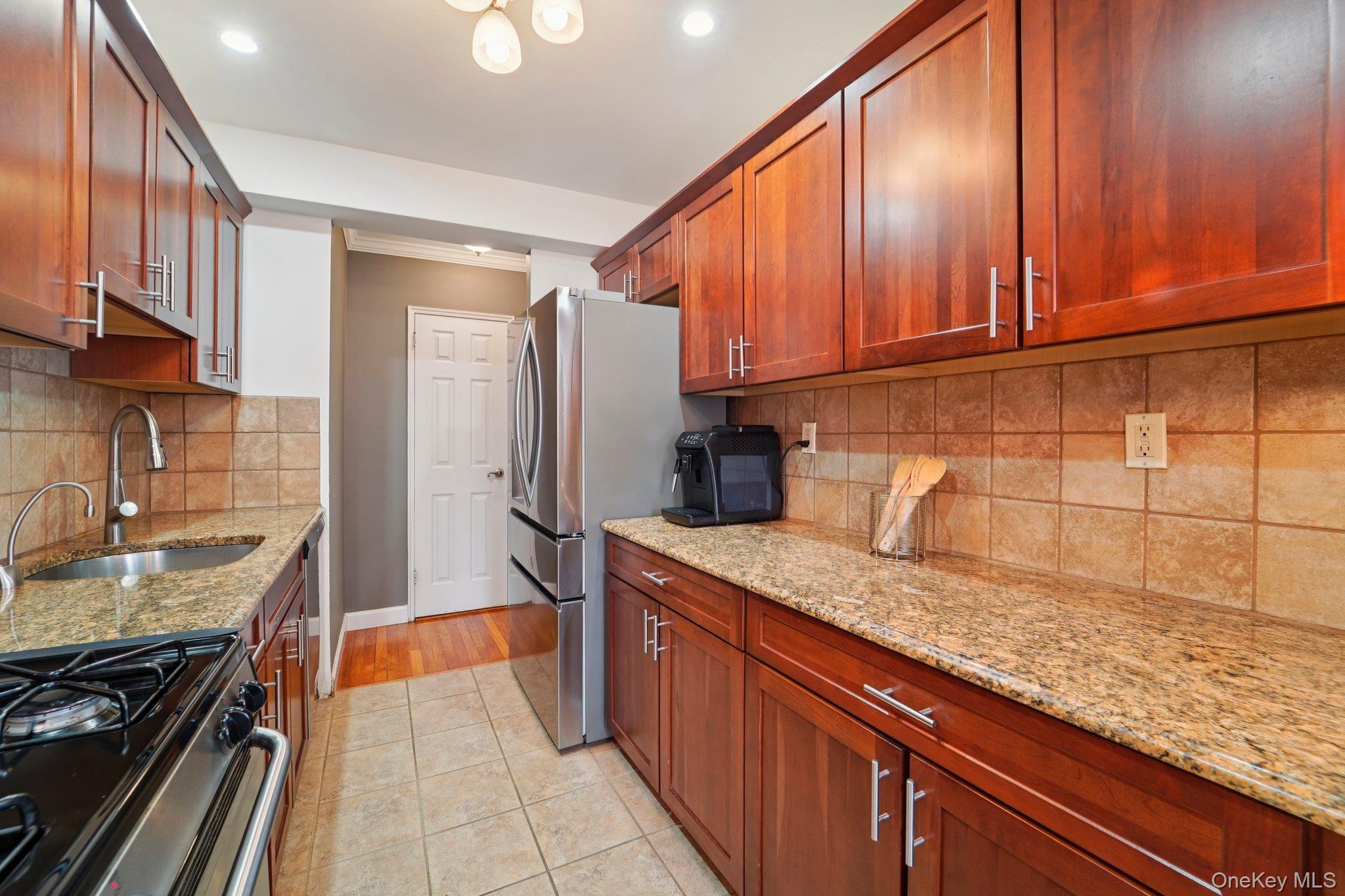 Coop Sadore  Westchester County, NY 10710, MLS-979928-10