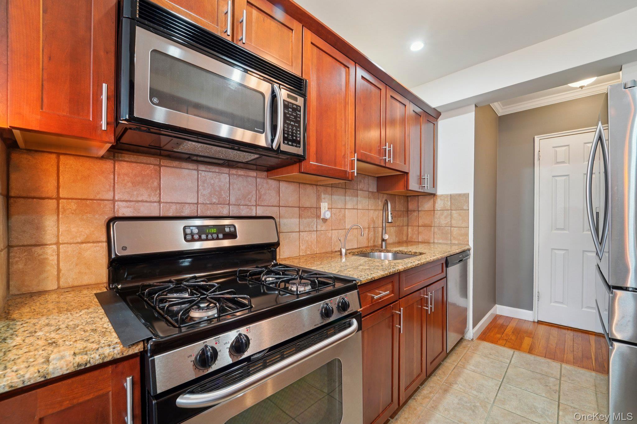 Coop Sadore  Westchester County, NY 10710, MLS-979928-11