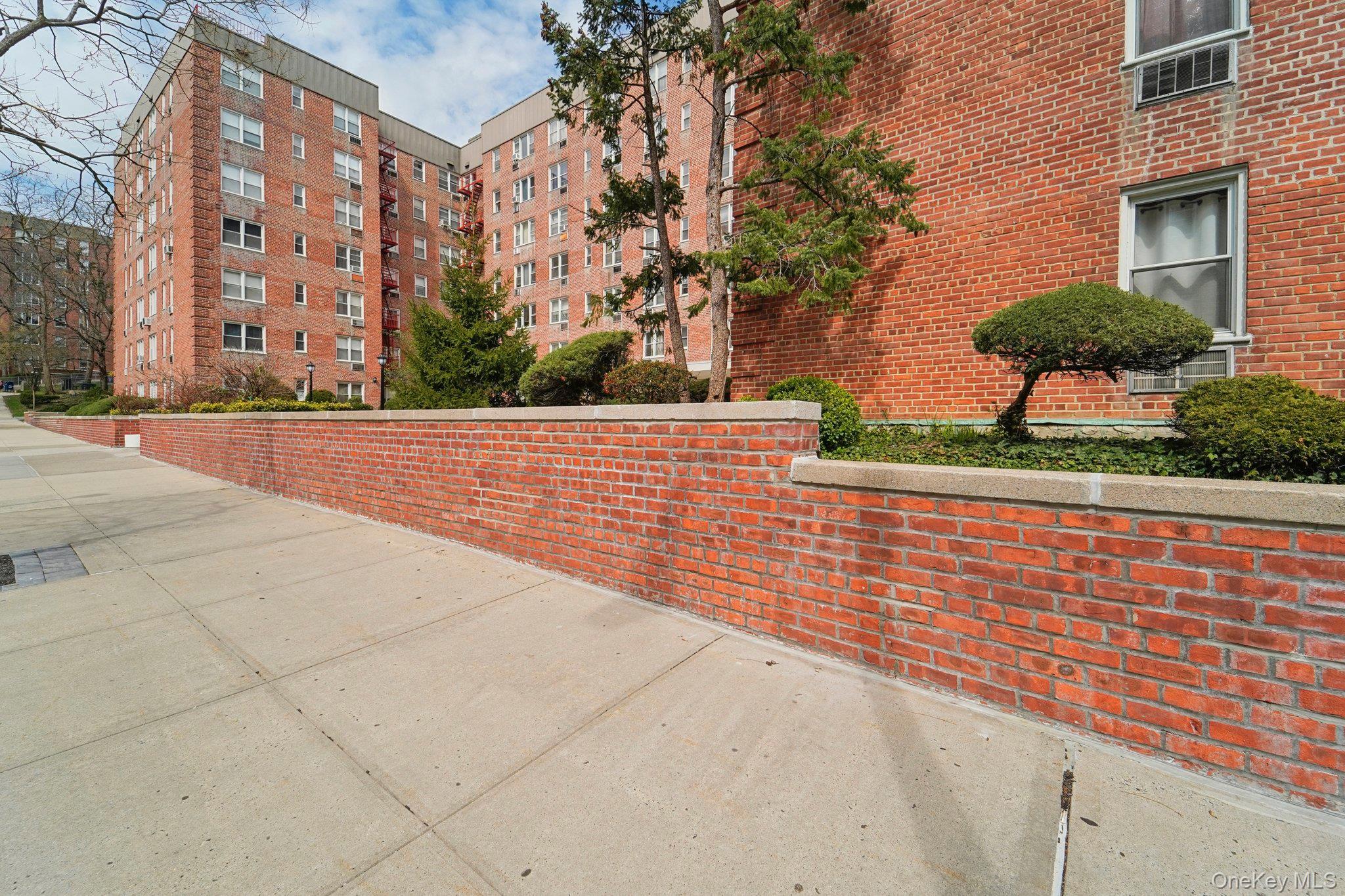 Coop Sadore  Westchester County, NY 10710, MLS-979928-20