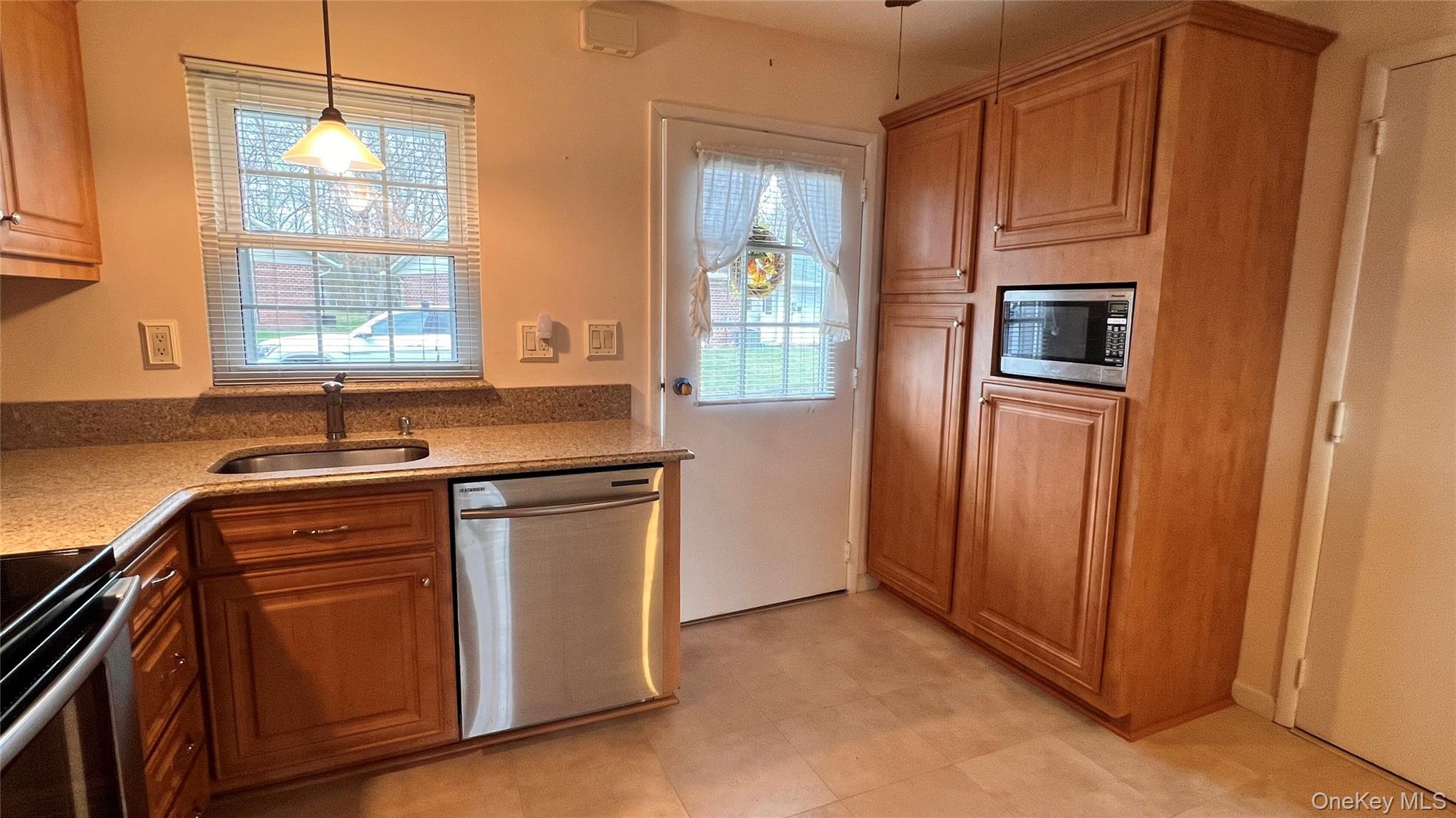 Condo Enfield  Suffolk County, NY 11961, MLS-979929-8