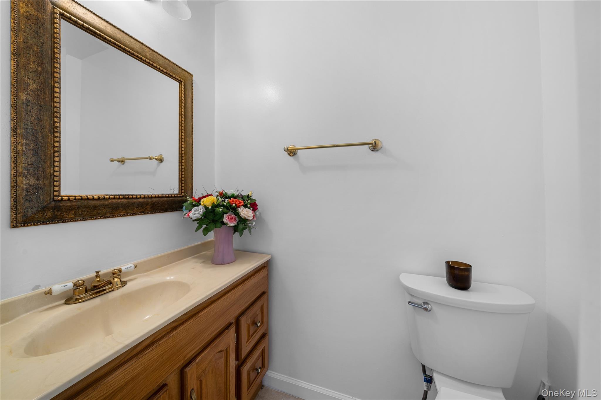 Single Family Split Rail  Suffolk County, NY 11733, MLS-979962-22