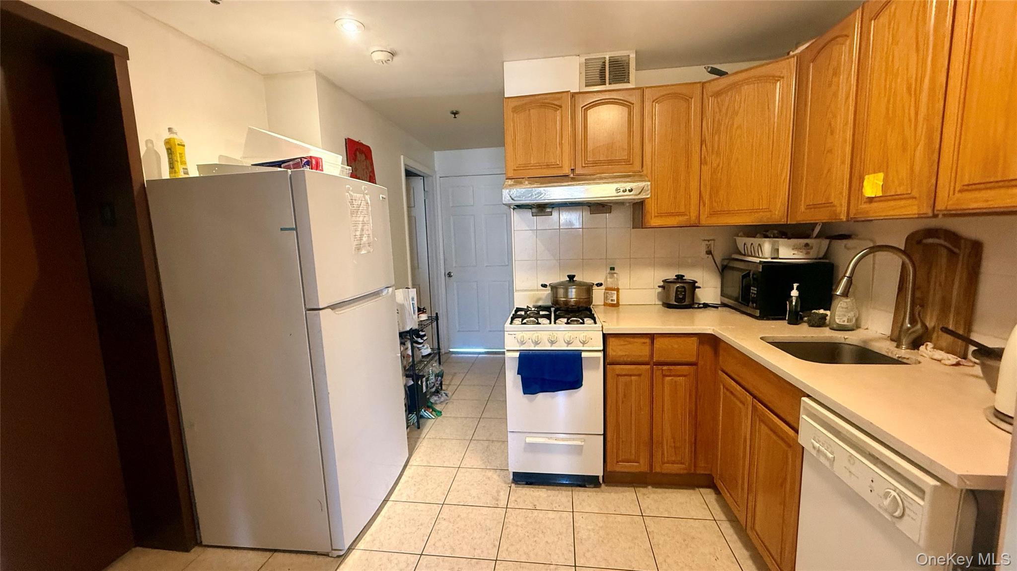 Condo 41st  Queens, NY 11355, MLS-979975-2
