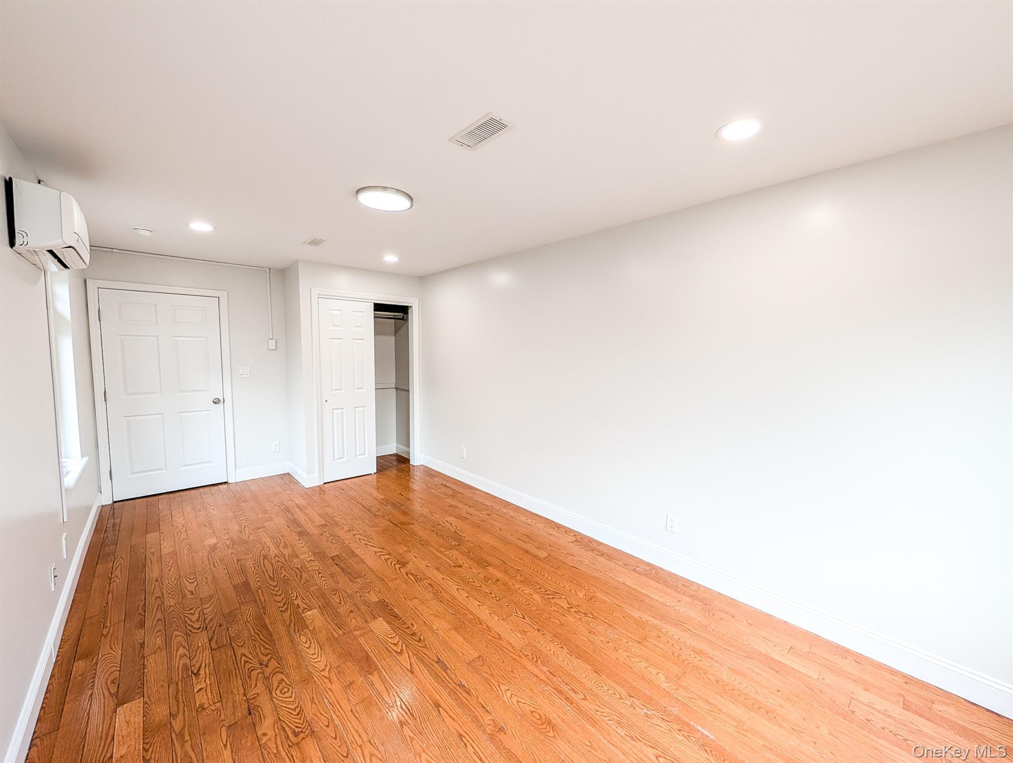 Condo Amesworth  Suffolk County, NY 11953, MLS-979977-10