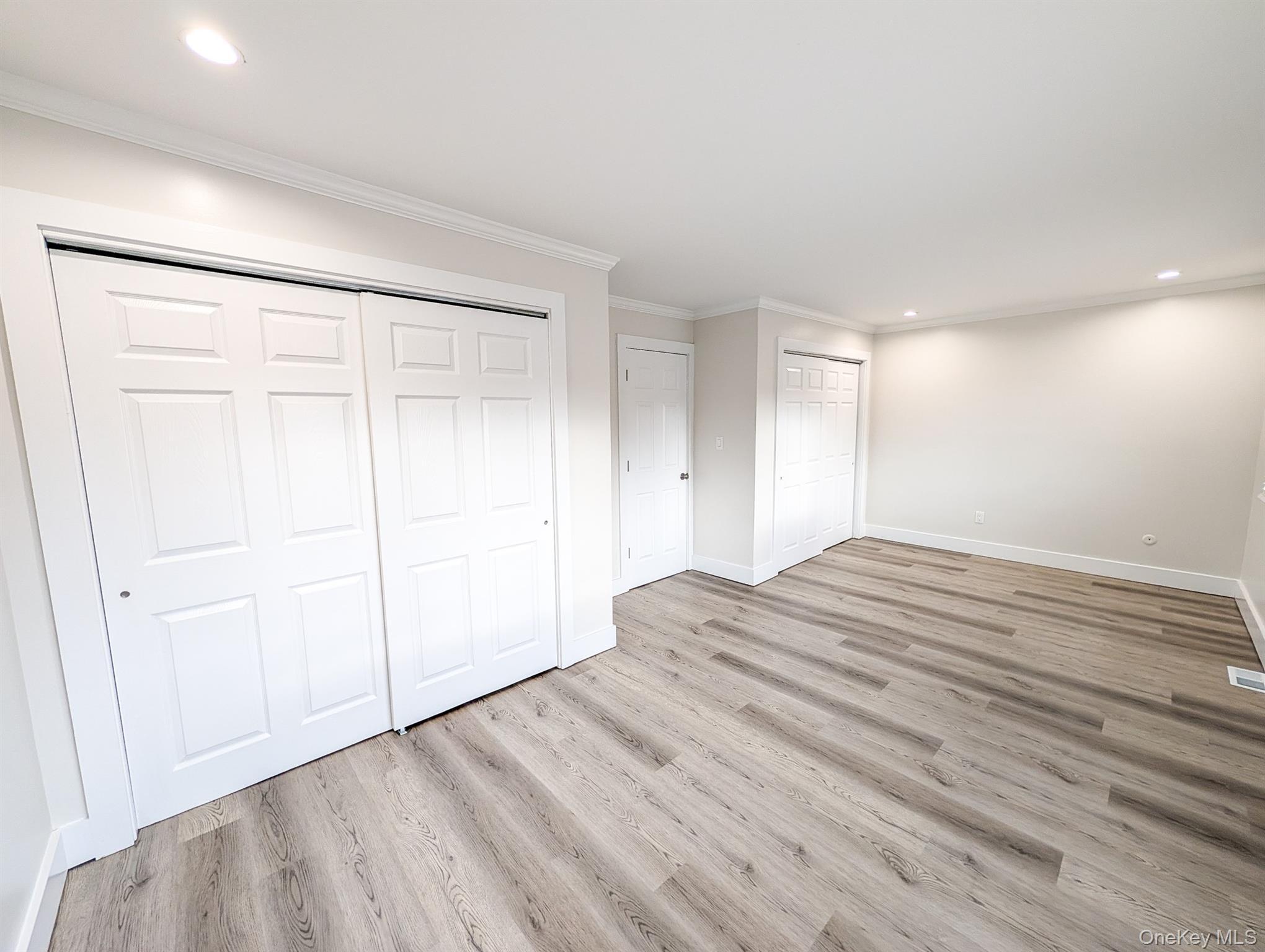 Condo Amesworth  Suffolk County, NY 11953, MLS-979977-13