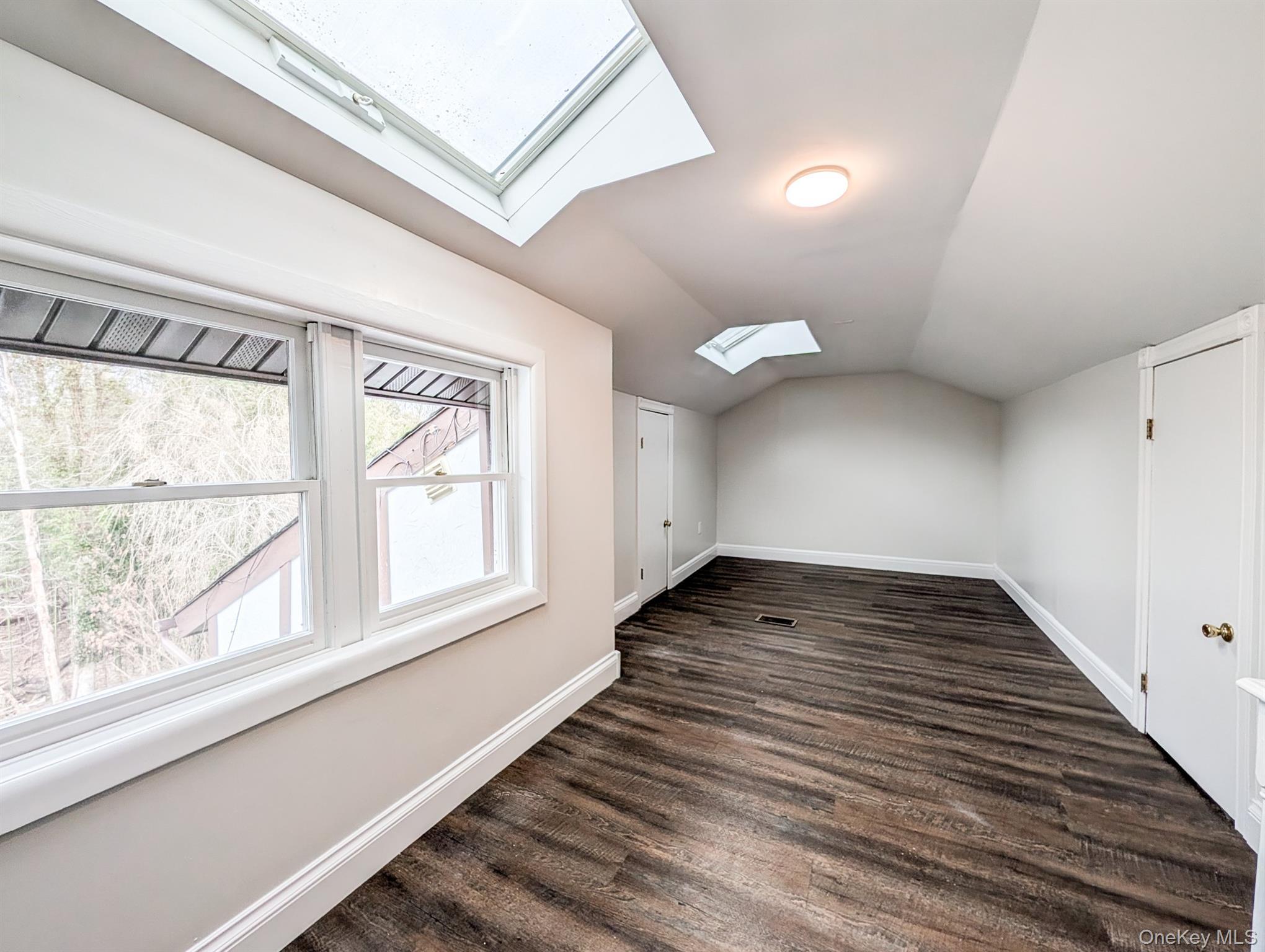 Condo Amesworth  Suffolk County, NY 11953, MLS-979977-17