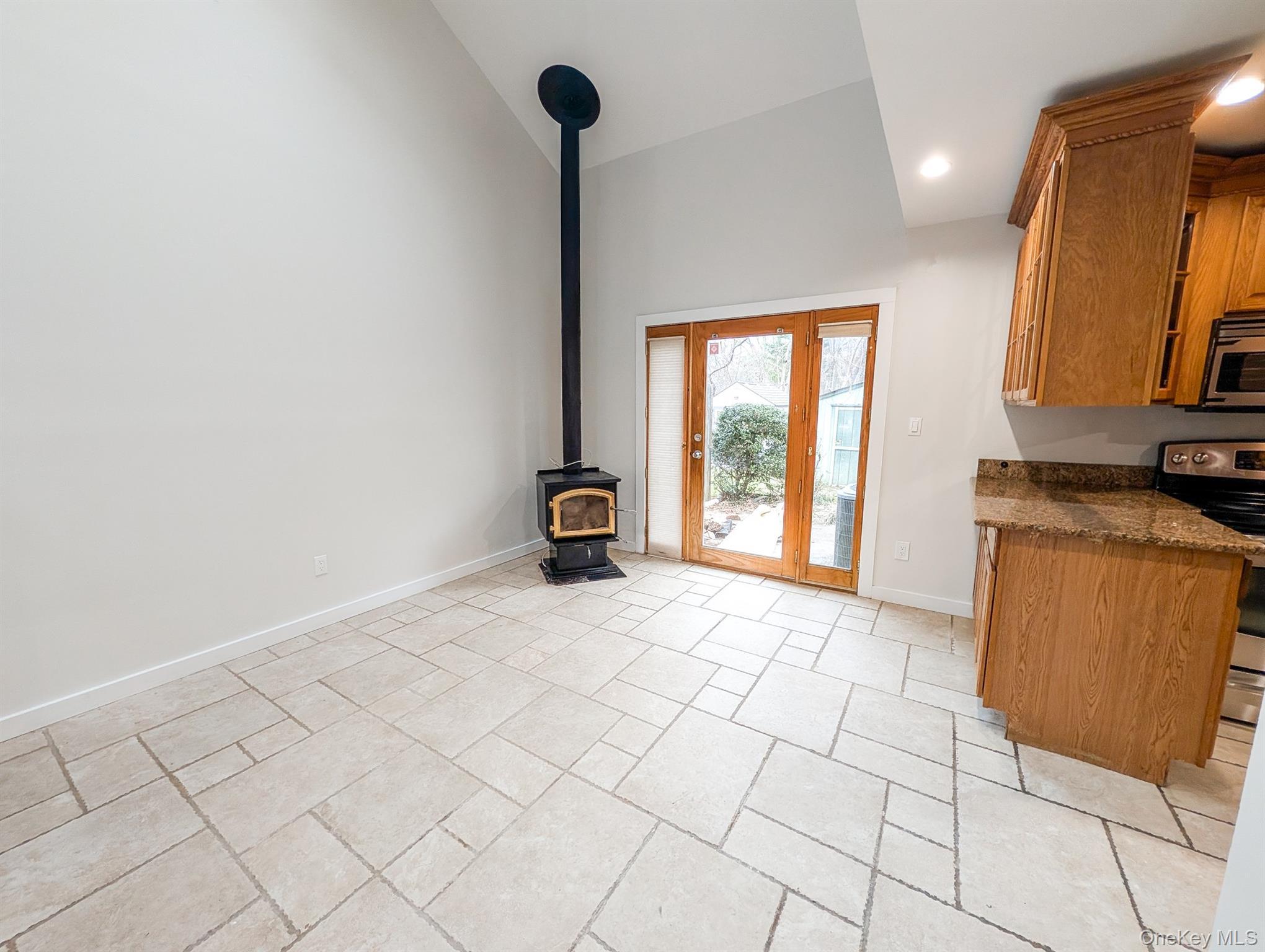 Condo Amesworth  Suffolk County, NY 11953, MLS-979977-4