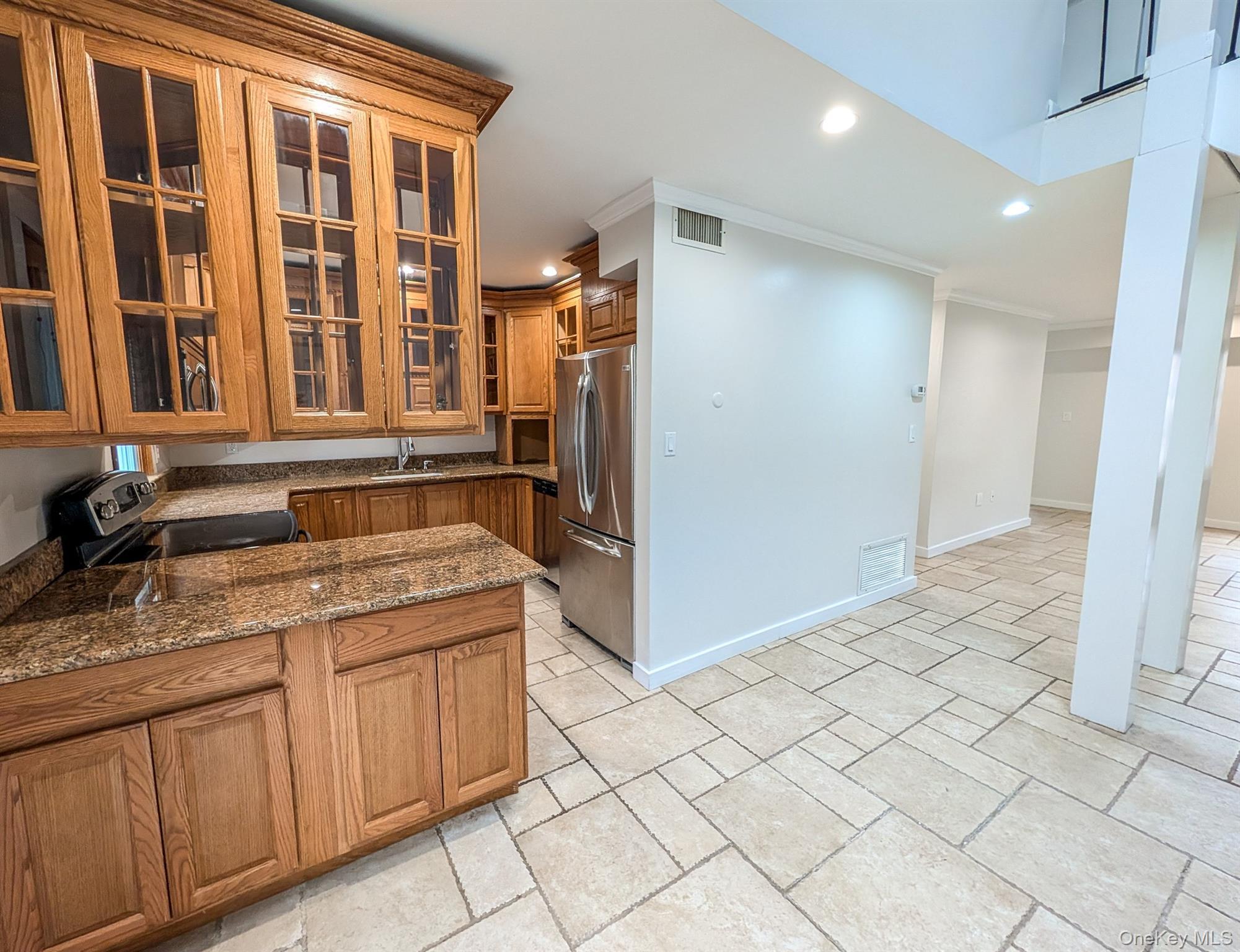 Condo Amesworth  Suffolk County, NY 11953, MLS-979977-7