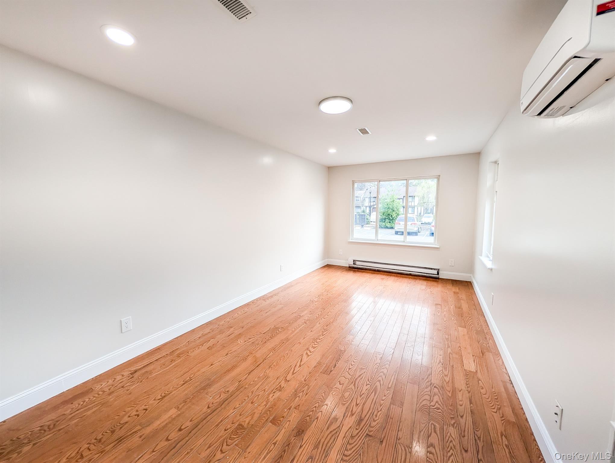 Condo Amesworth  Suffolk County, NY 11953, MLS-979977-9