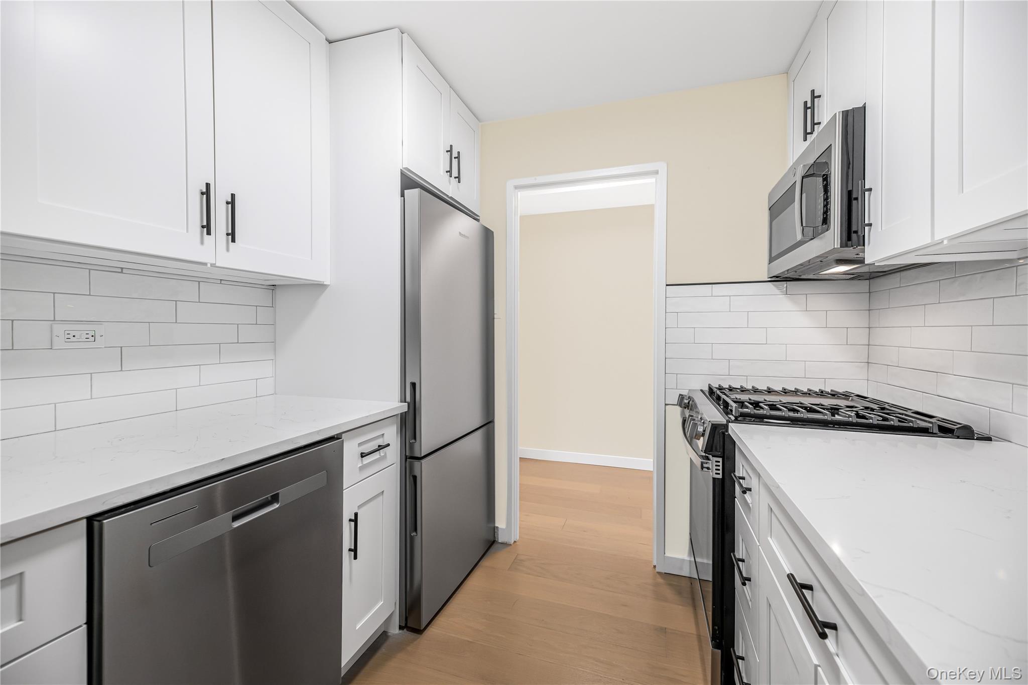 Coop Hudson Manor Bronx, NY 10463, MLS-979981-9