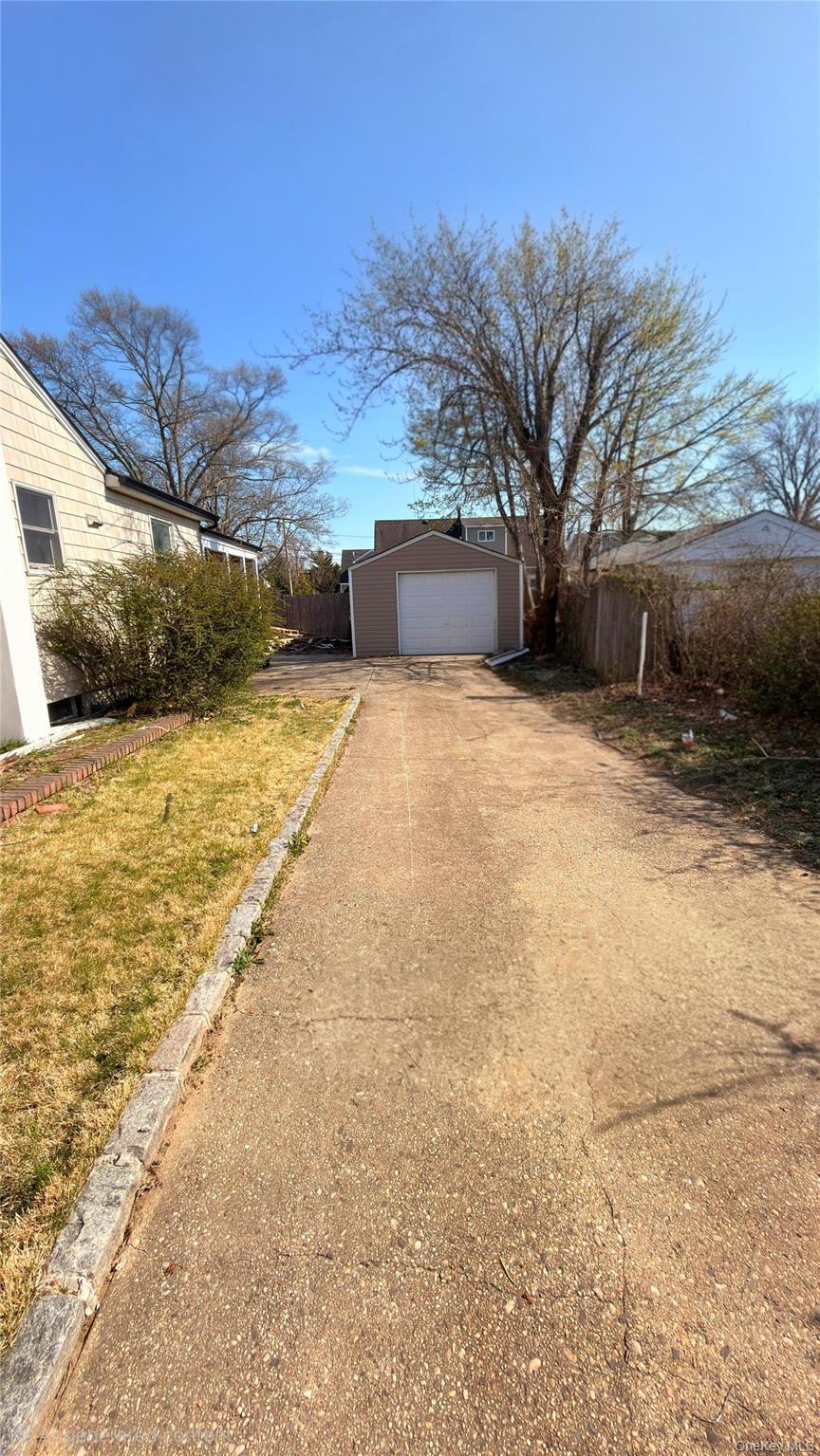 Single Family 15th  Suffolk County, NY 11704, MLS-979984-28