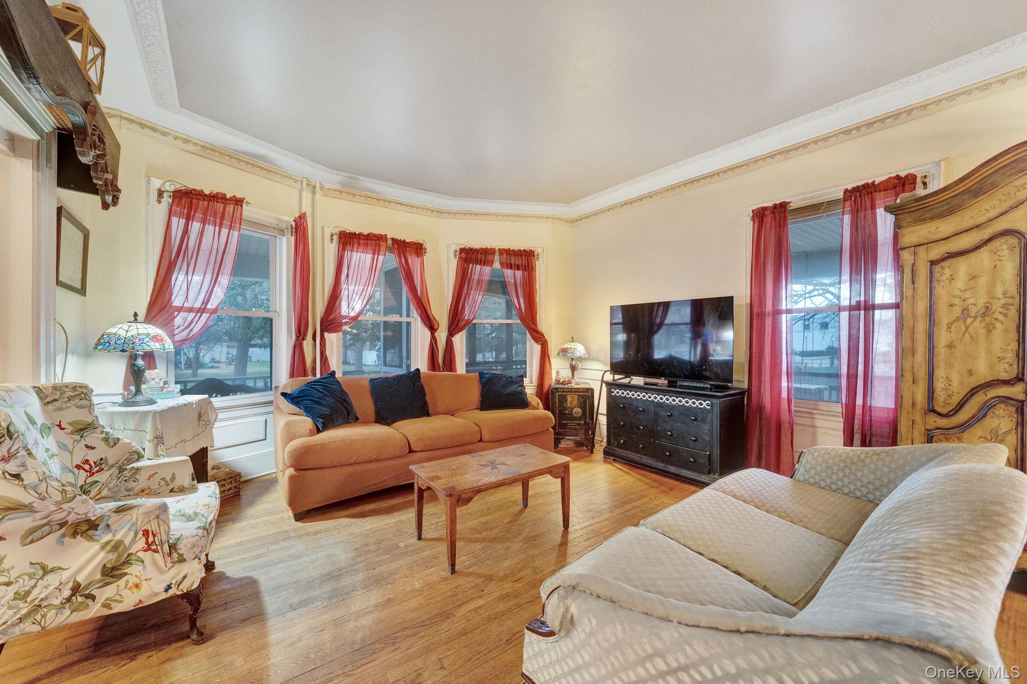 Single Family Bayview  Nassau County, NY 11520, MLS-979987-11