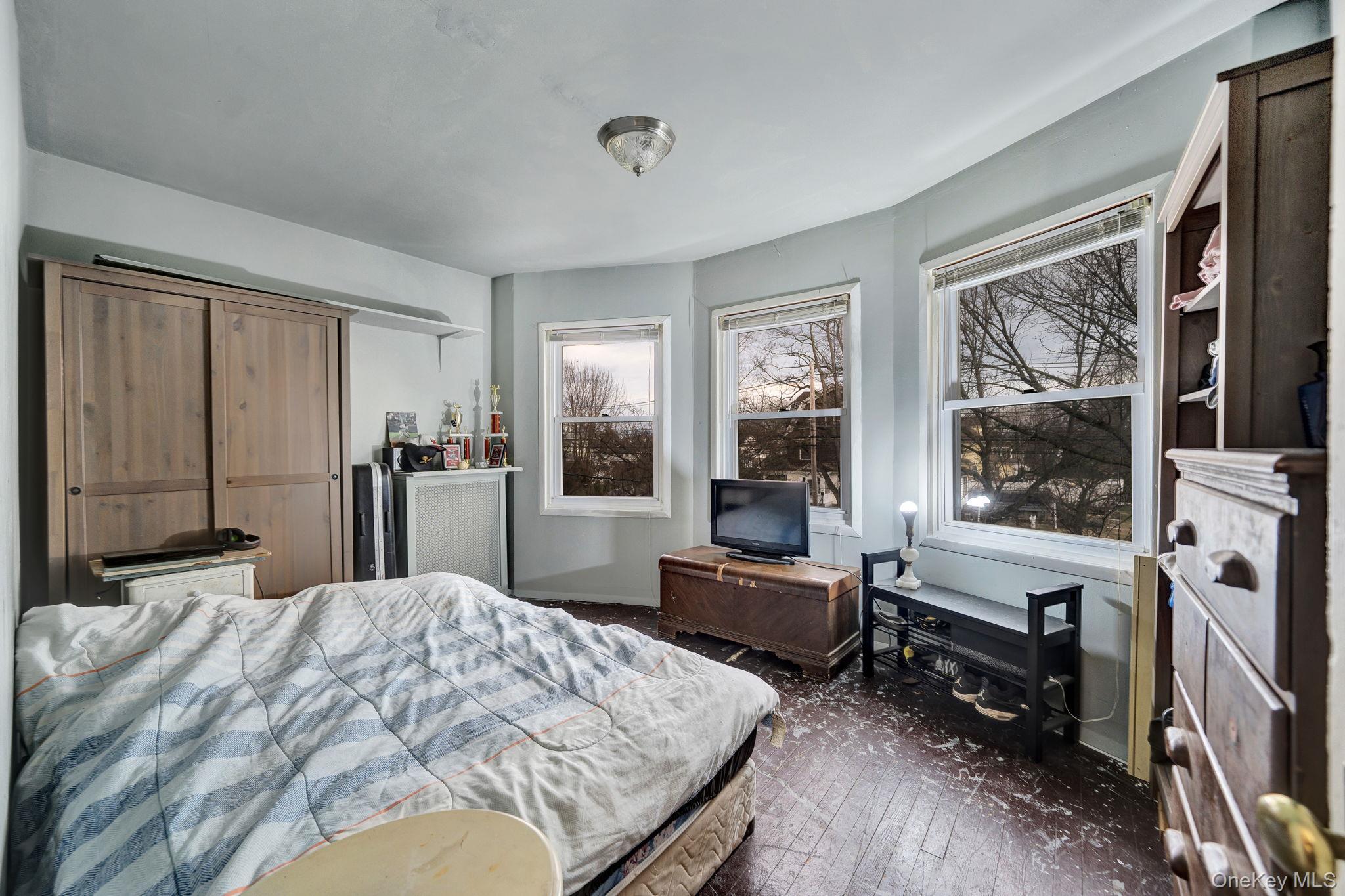 Single Family Bayview  Nassau County, NY 11520, MLS-979987-24
