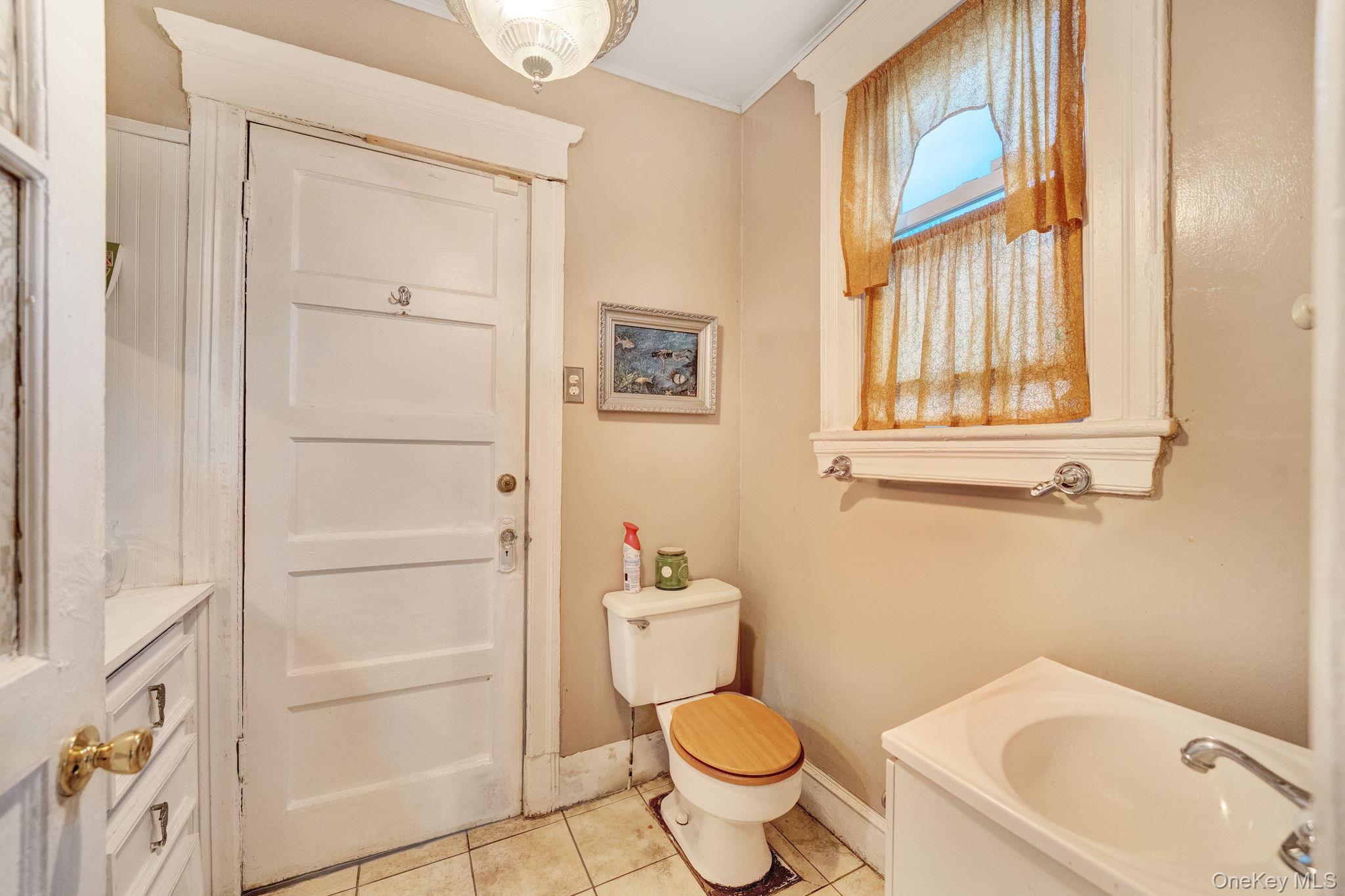 Single Family Bayview  Nassau County, NY 11520, MLS-979987-25