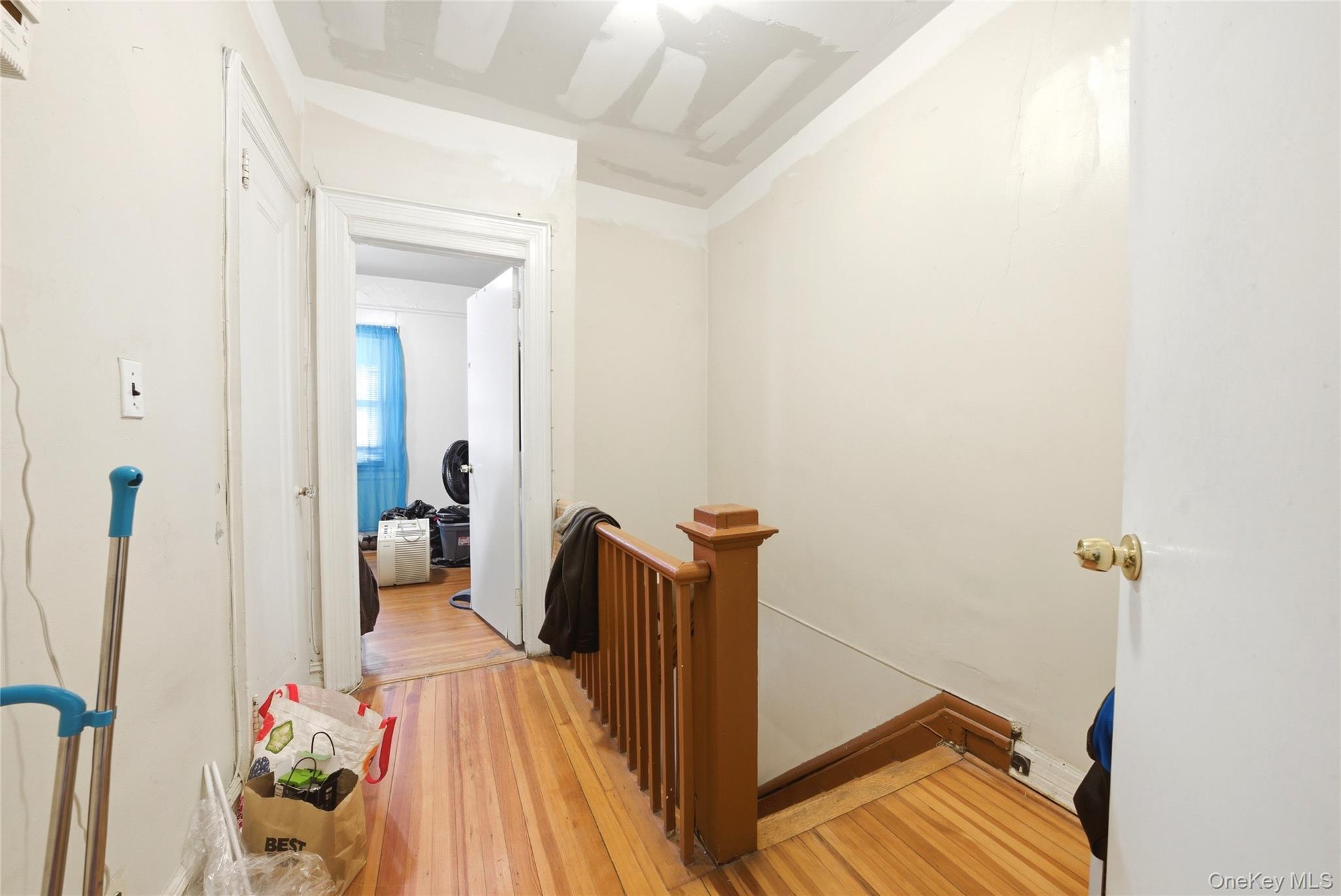 Single Family Oak Bronx, NY 10467, MLS-979988-16