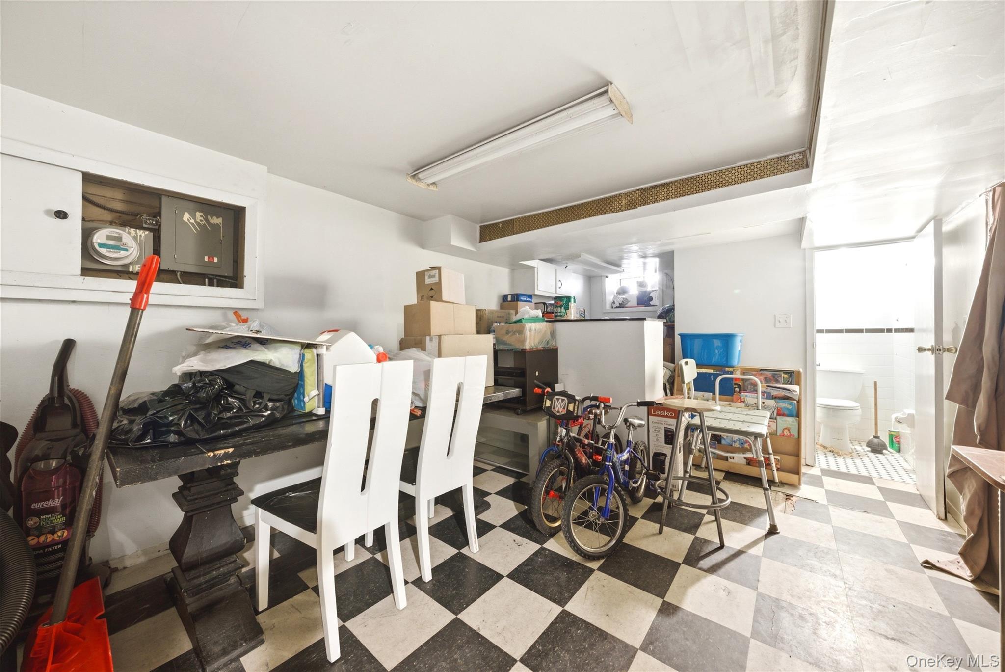 Single Family Oak Bronx, NY 10467, MLS-979988-21