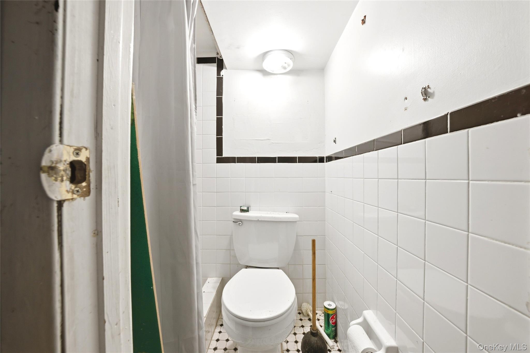 Single Family Oak  Bronx, NY 10467, MLS-979988-31