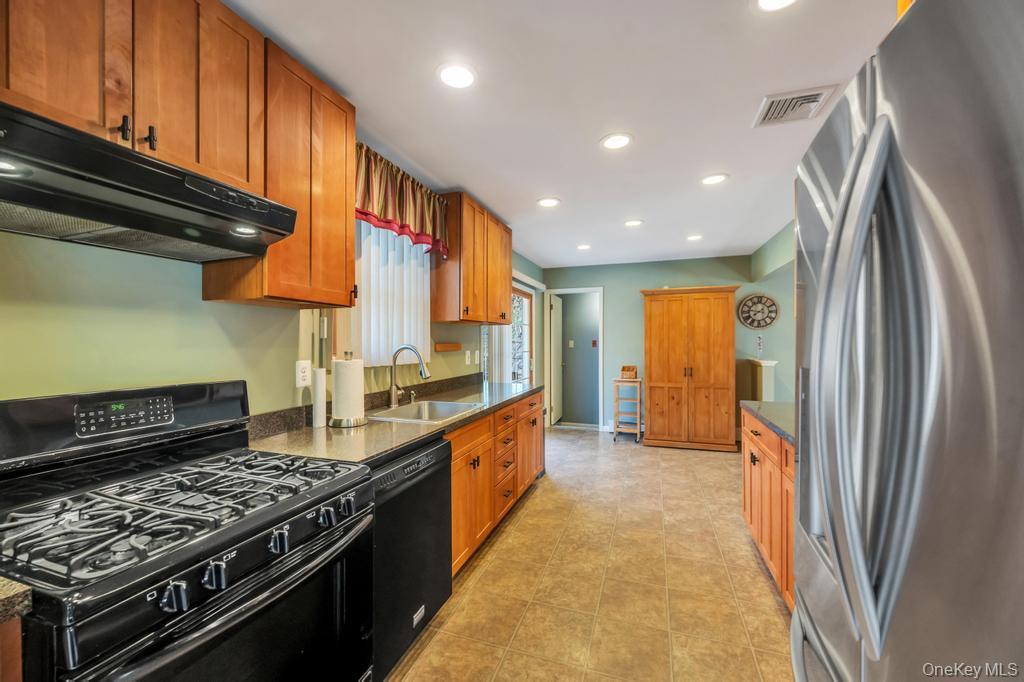 Single Family Giant Oak  Suffolk County, NY 11961, MLS-980015-21