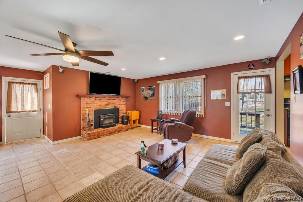 Single Family Giant Oak  Suffolk County, NY 11961, MLS-980015-24