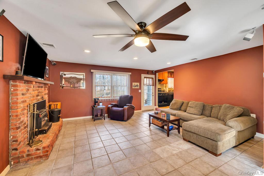 Single Family Giant Oak  Suffolk County, NY 11961, MLS-980015-25