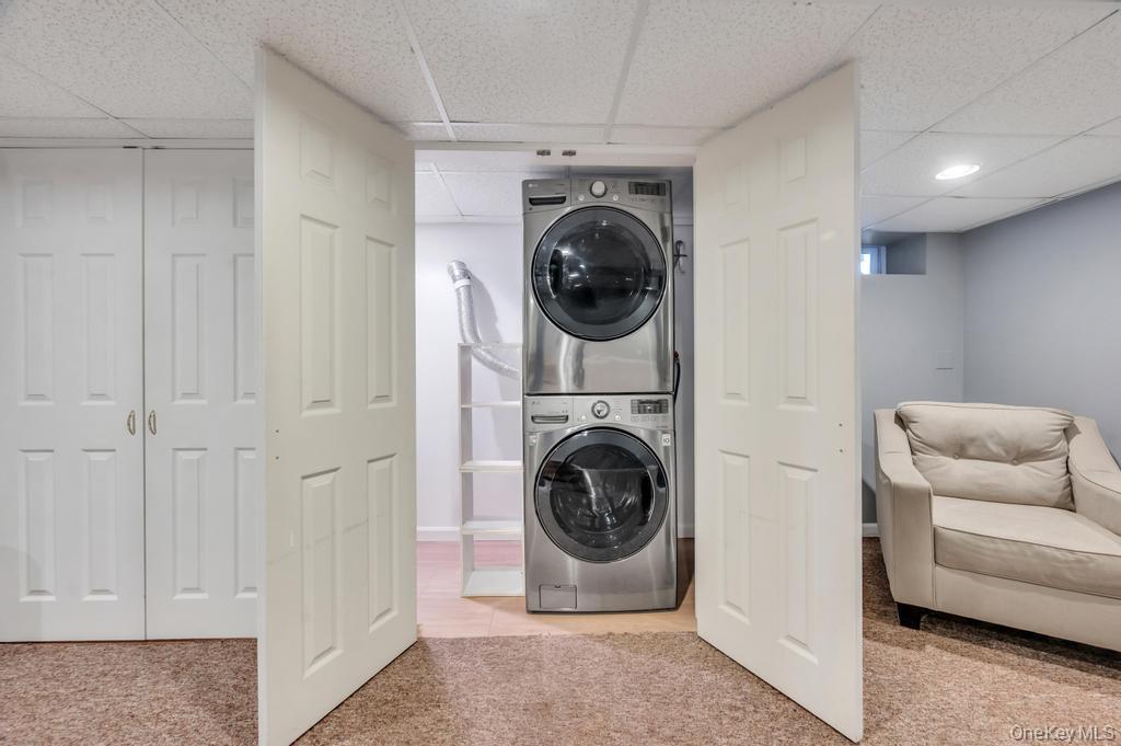 Single Family Giant Oak  Suffolk County, NY 11961, MLS-980015-44