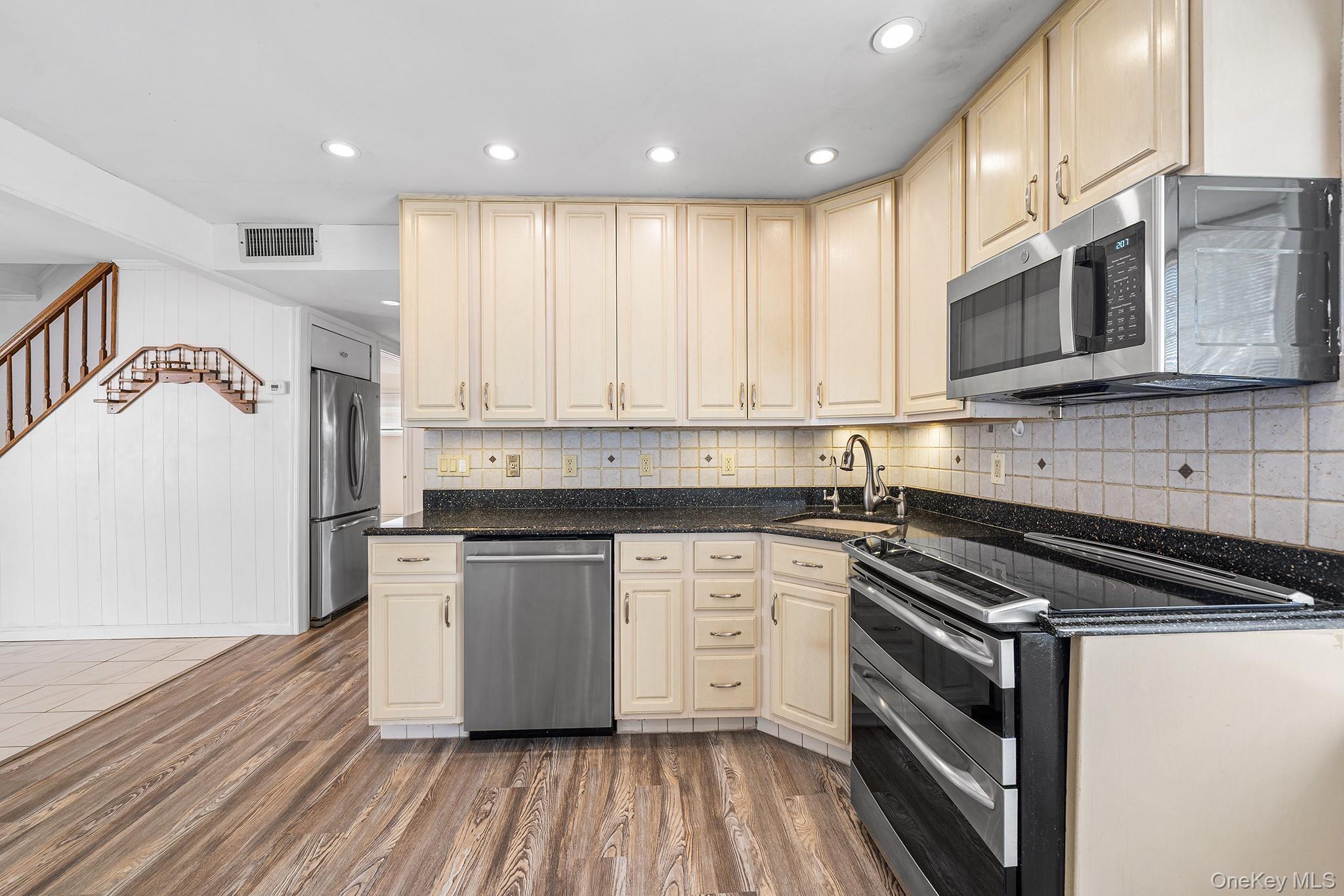Single Family Red Maple  Nassau County, NY 11756, MLS-980031-7