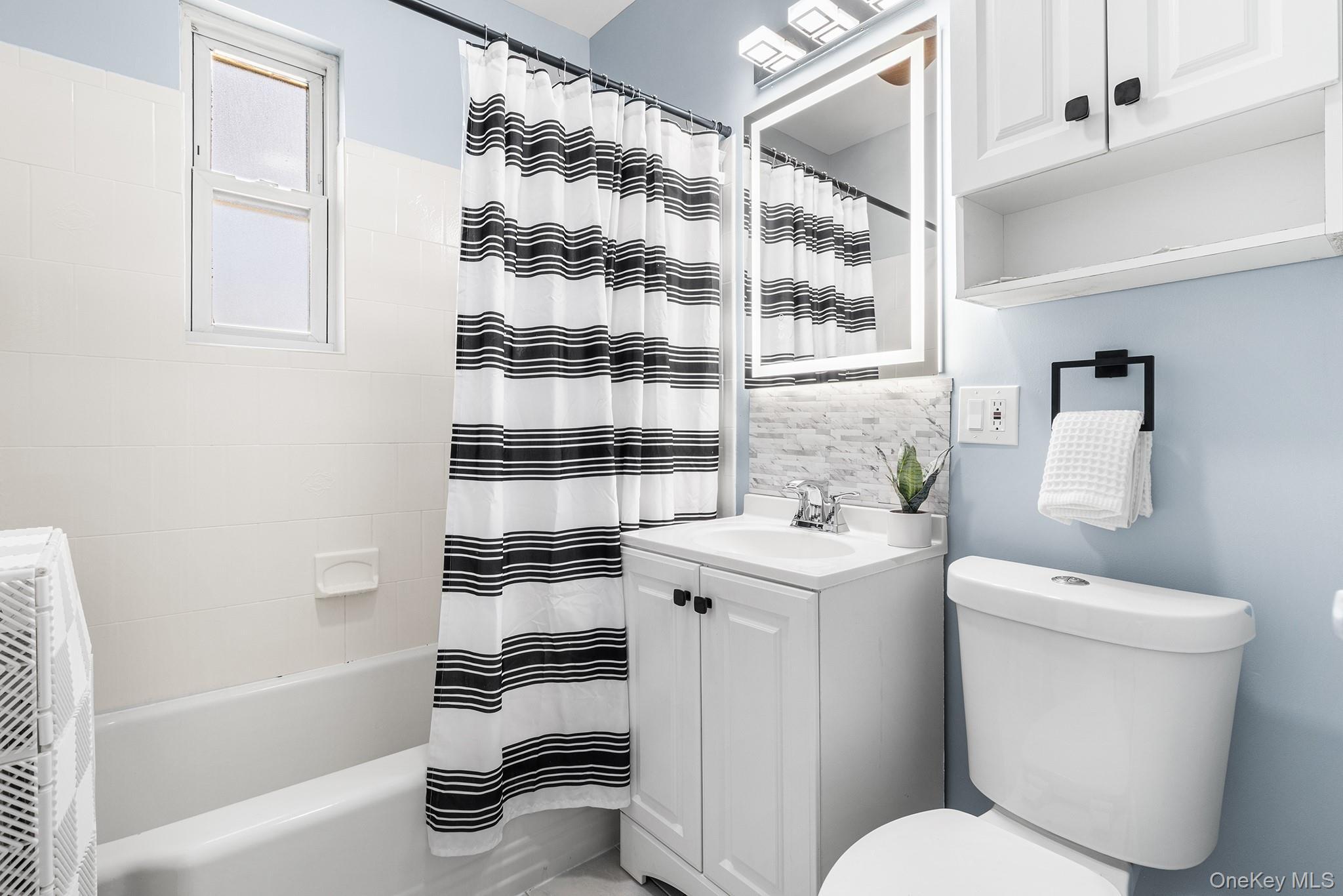 Single Family 10th  Suffolk County, NY 11704, MLS-980040-15