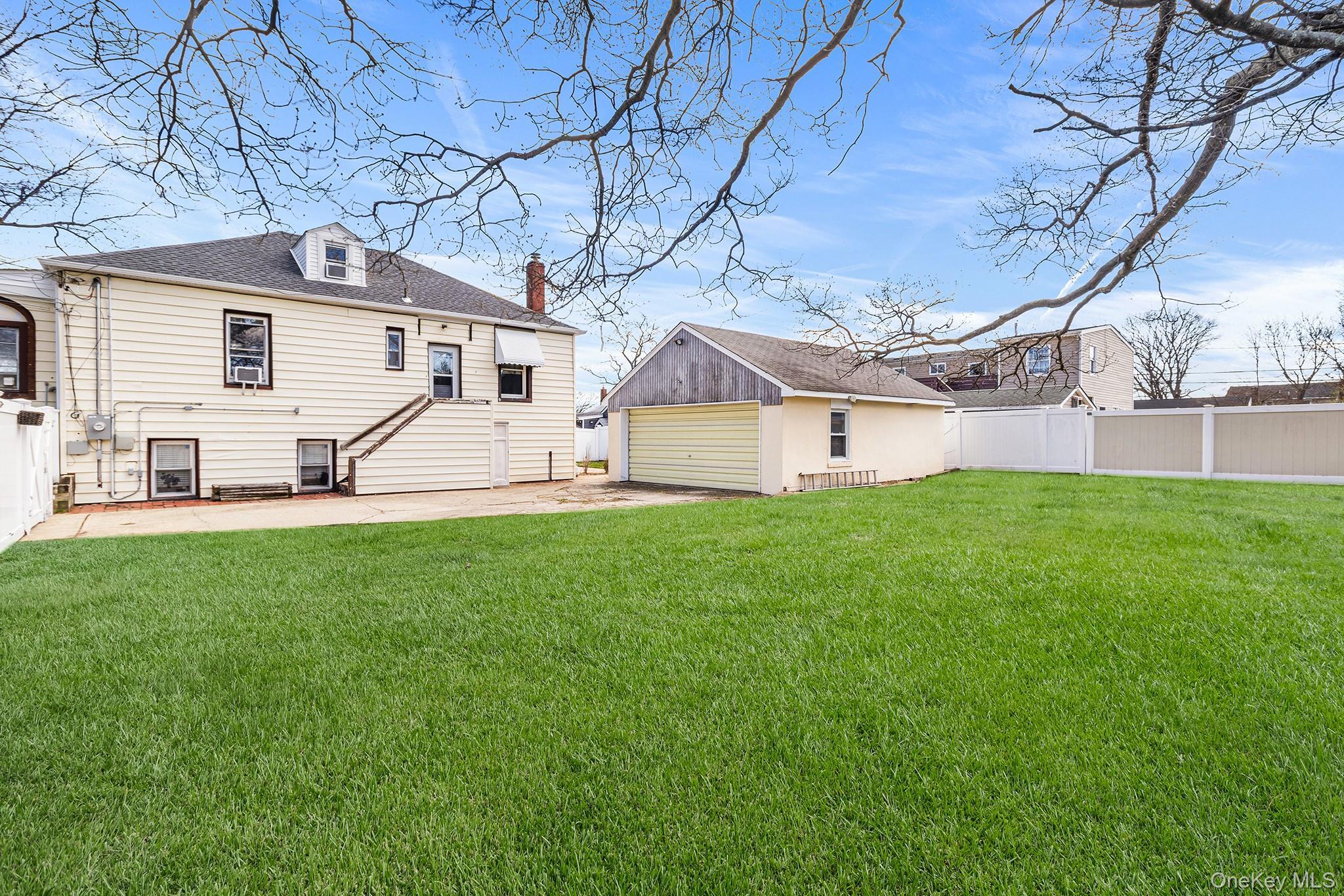 Single Family 10th  Suffolk County, NY 11704, MLS-980040-2