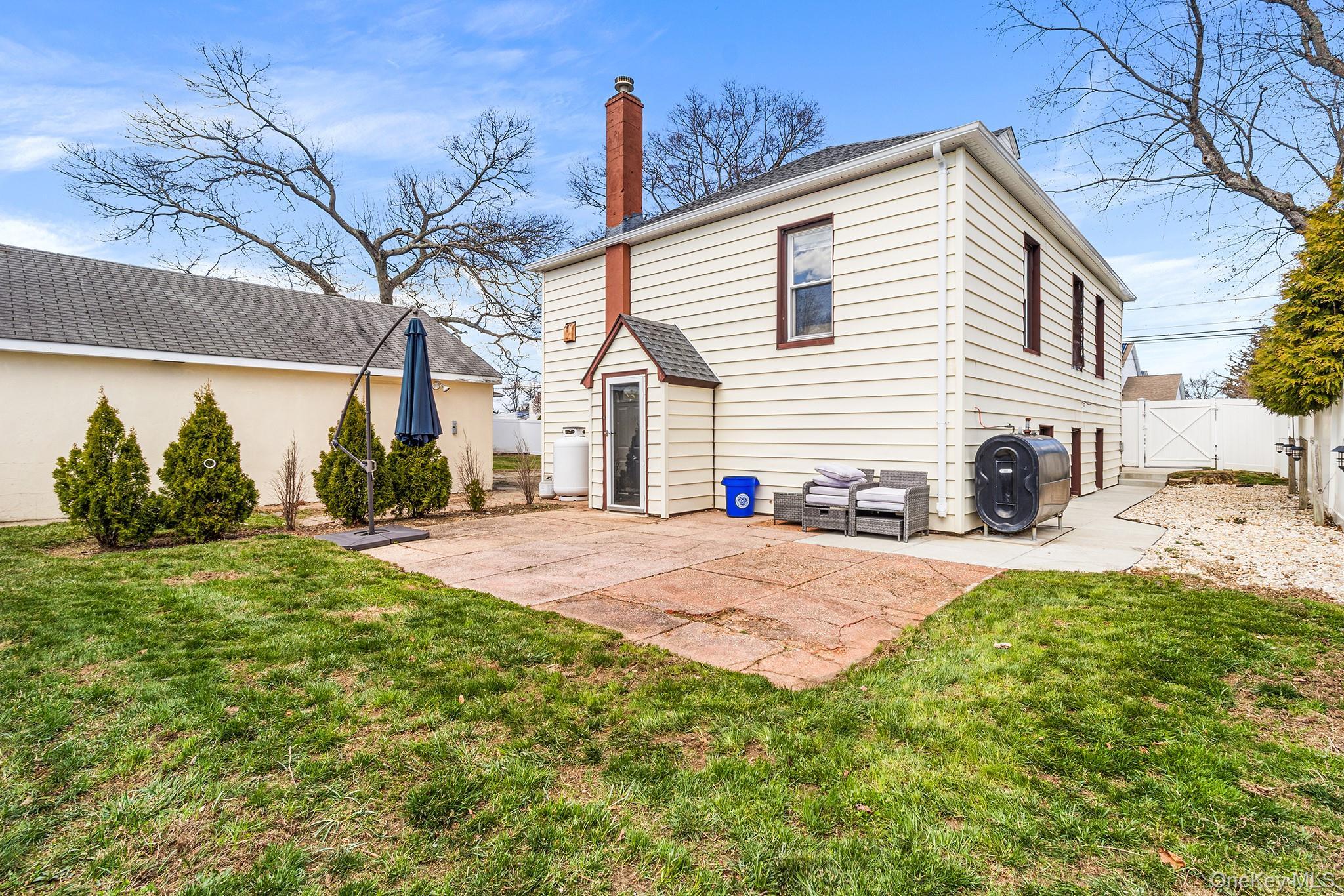 Single Family 10th  Suffolk County, NY 11704, MLS-980040-27