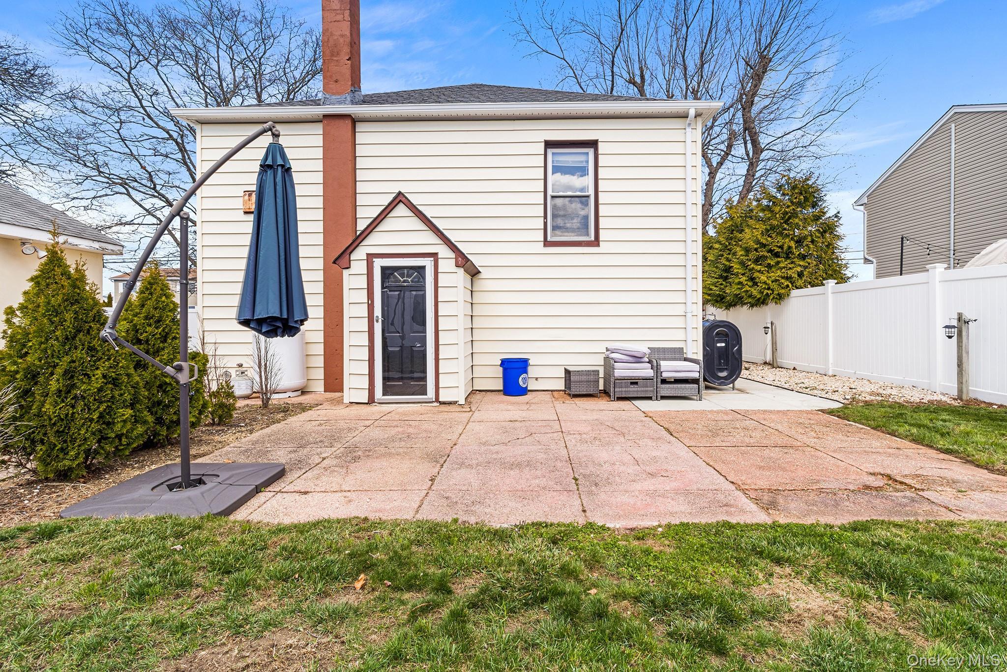 Single Family 10th  Suffolk County, NY 11704, MLS-980040-28