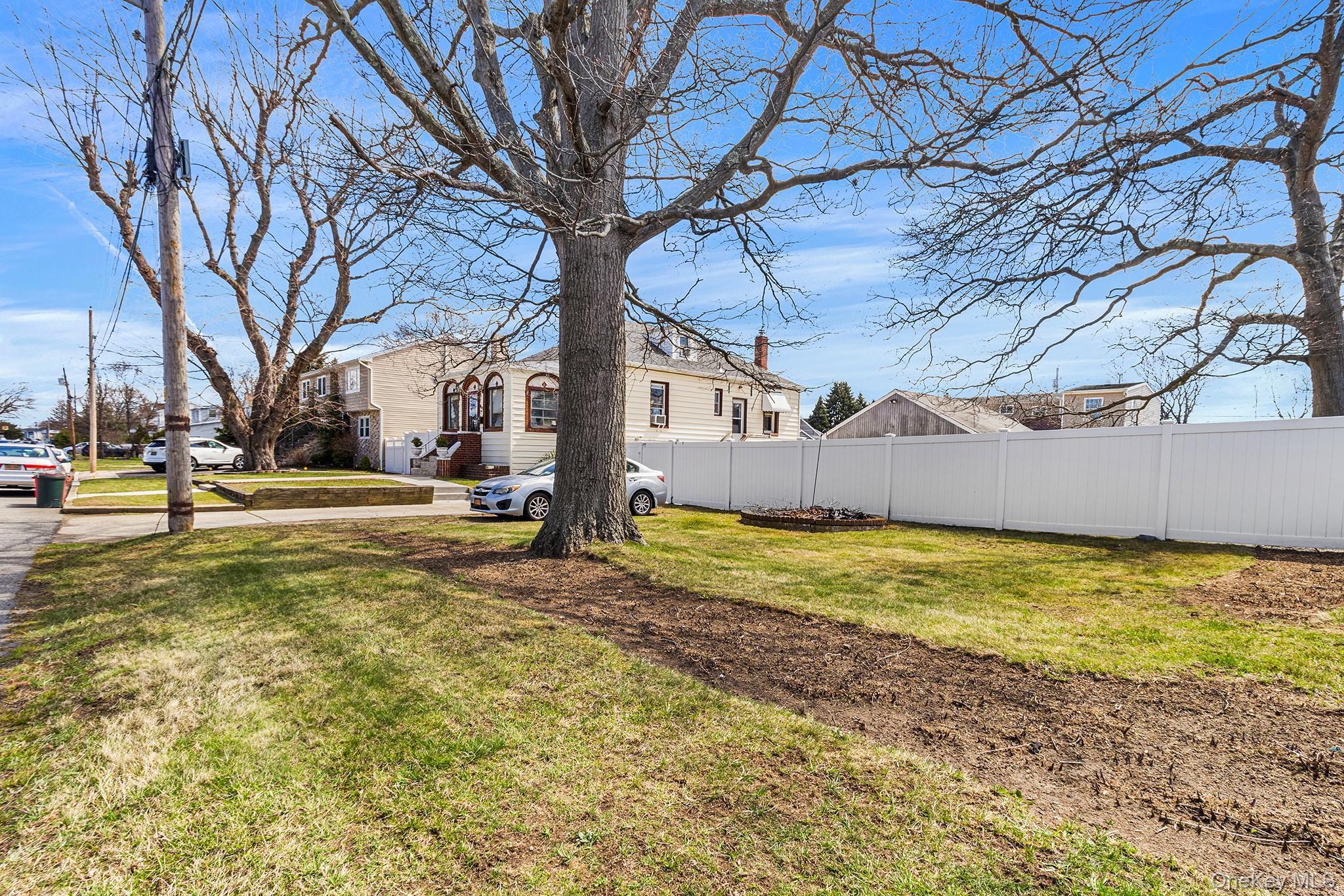 Single Family 10th  Suffolk County, NY 11704, MLS-980040-29