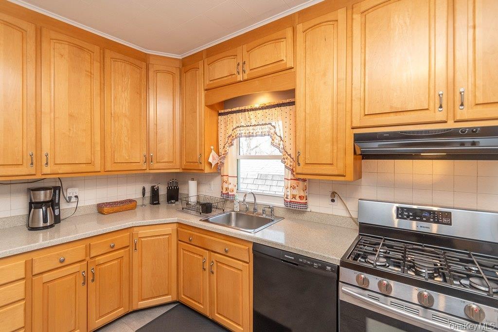 Single Family Crest  Out Of Area, NY 06811, MLS-980048-6