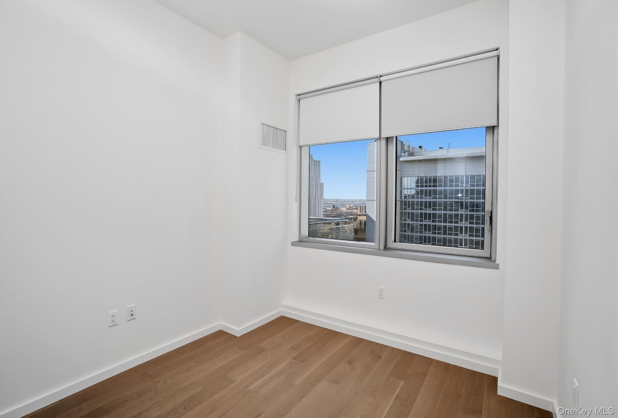 Condo 39th  Queens, NY 11354, MLS-980063-9