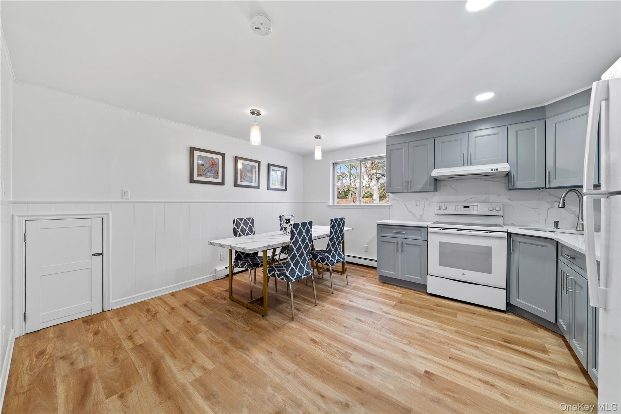 Single Family Meadow  Suffolk County, NY 11787, MLS-980129-25