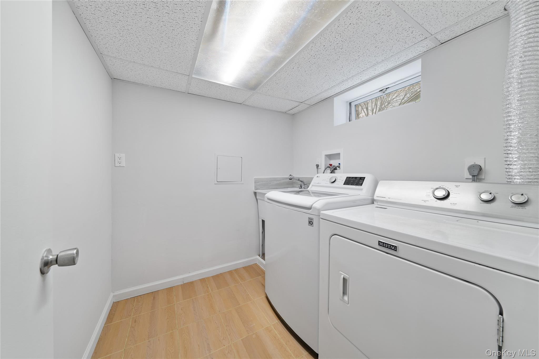 Single Family Meadow  Suffolk County, NY 11787, MLS-980129-29