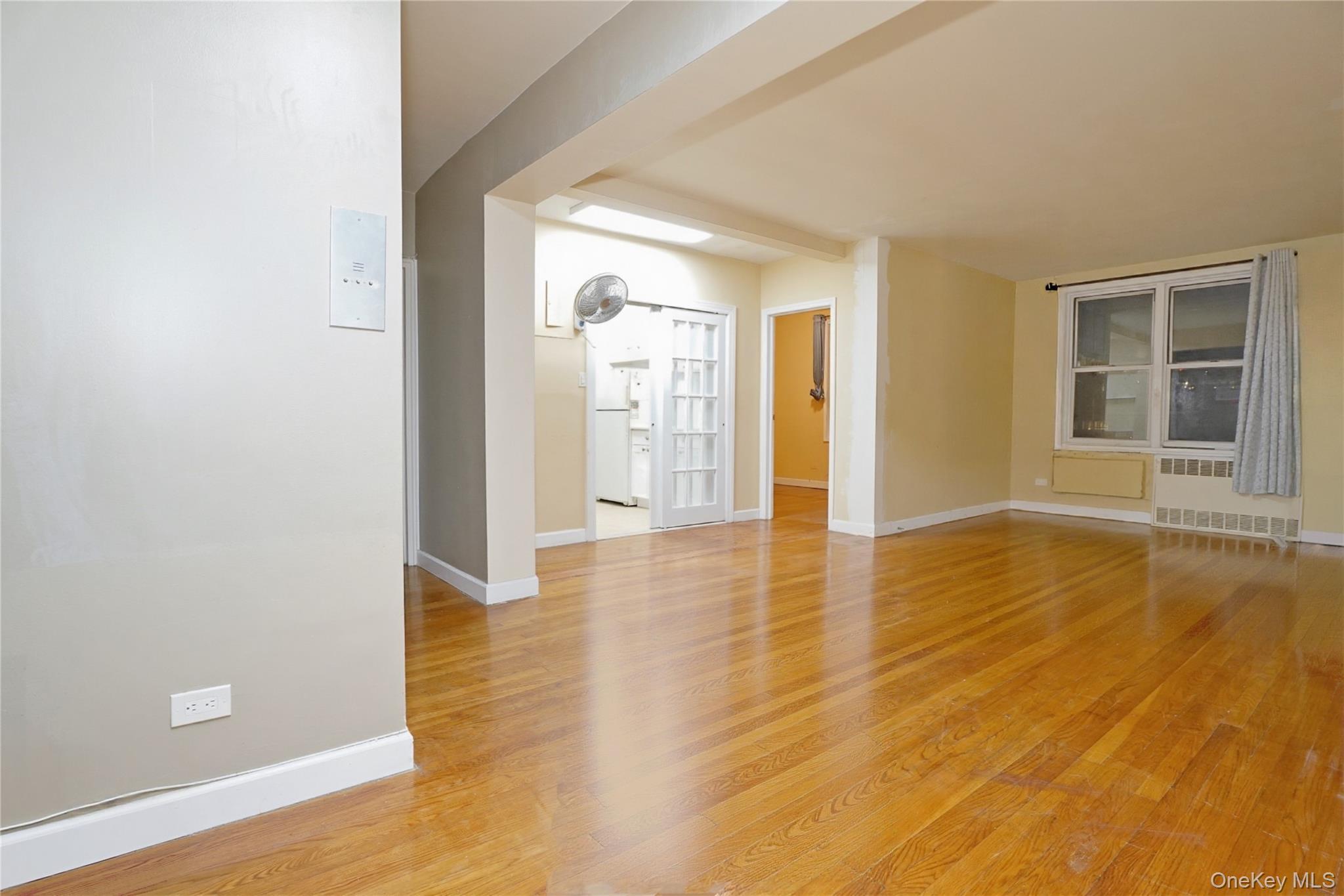 Coop Saunders  Queens, NY 11374, MLS-980155-3