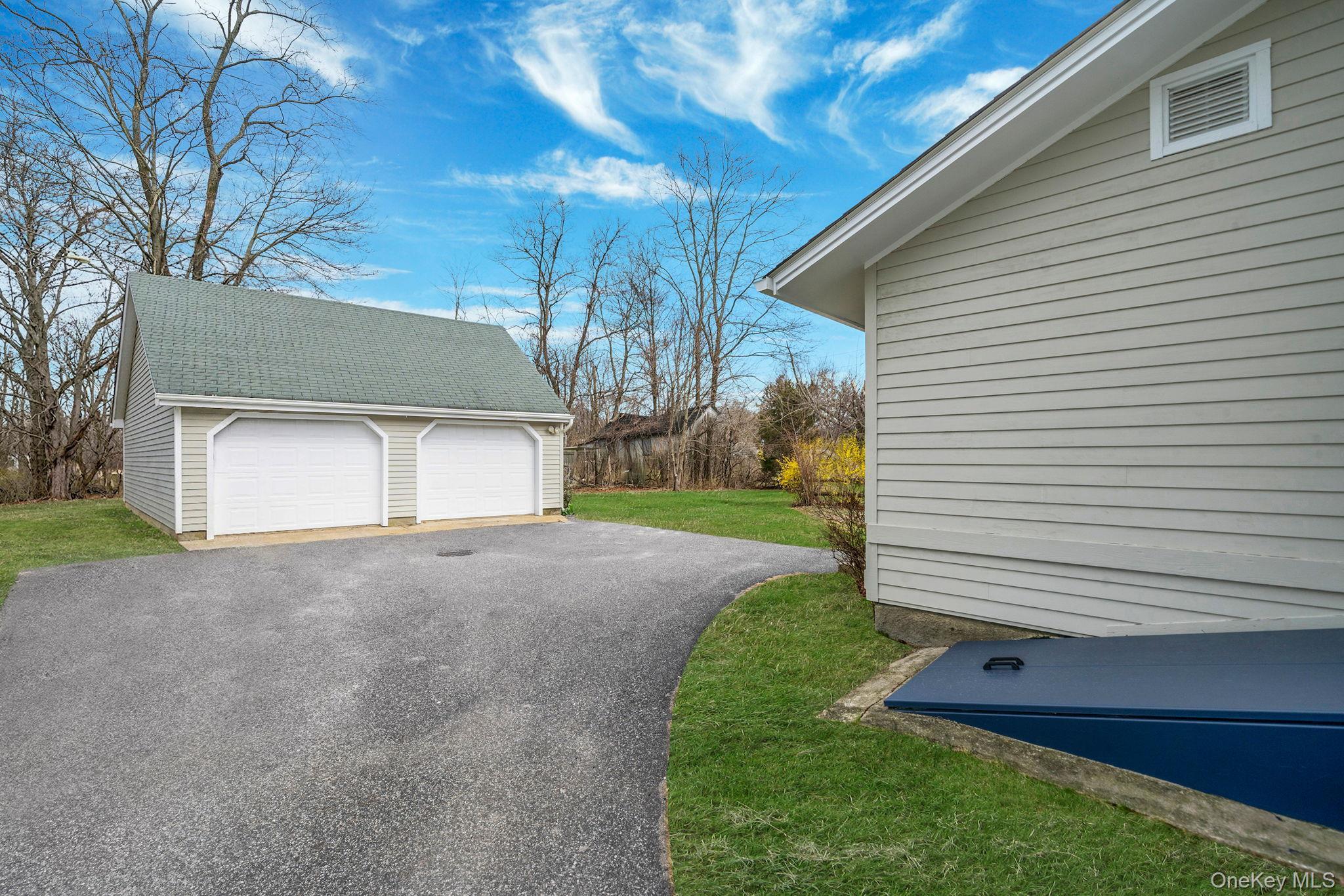 Single Family Wickham  Suffolk County, NY 11952, MLS-980163-5