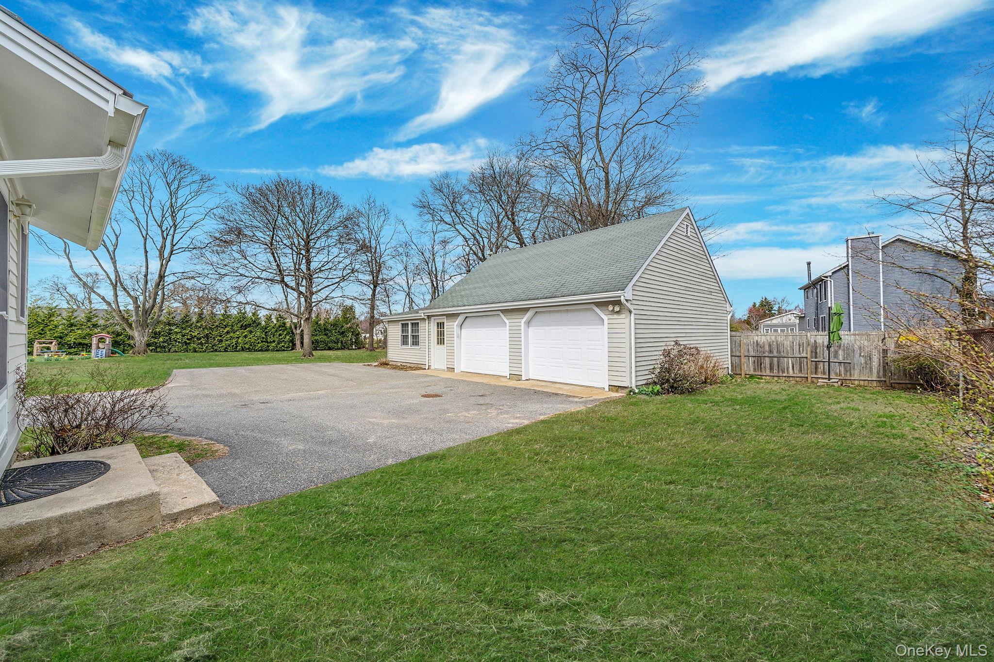 Single Family Wickham  Suffolk County, NY 11952, MLS-980163-8