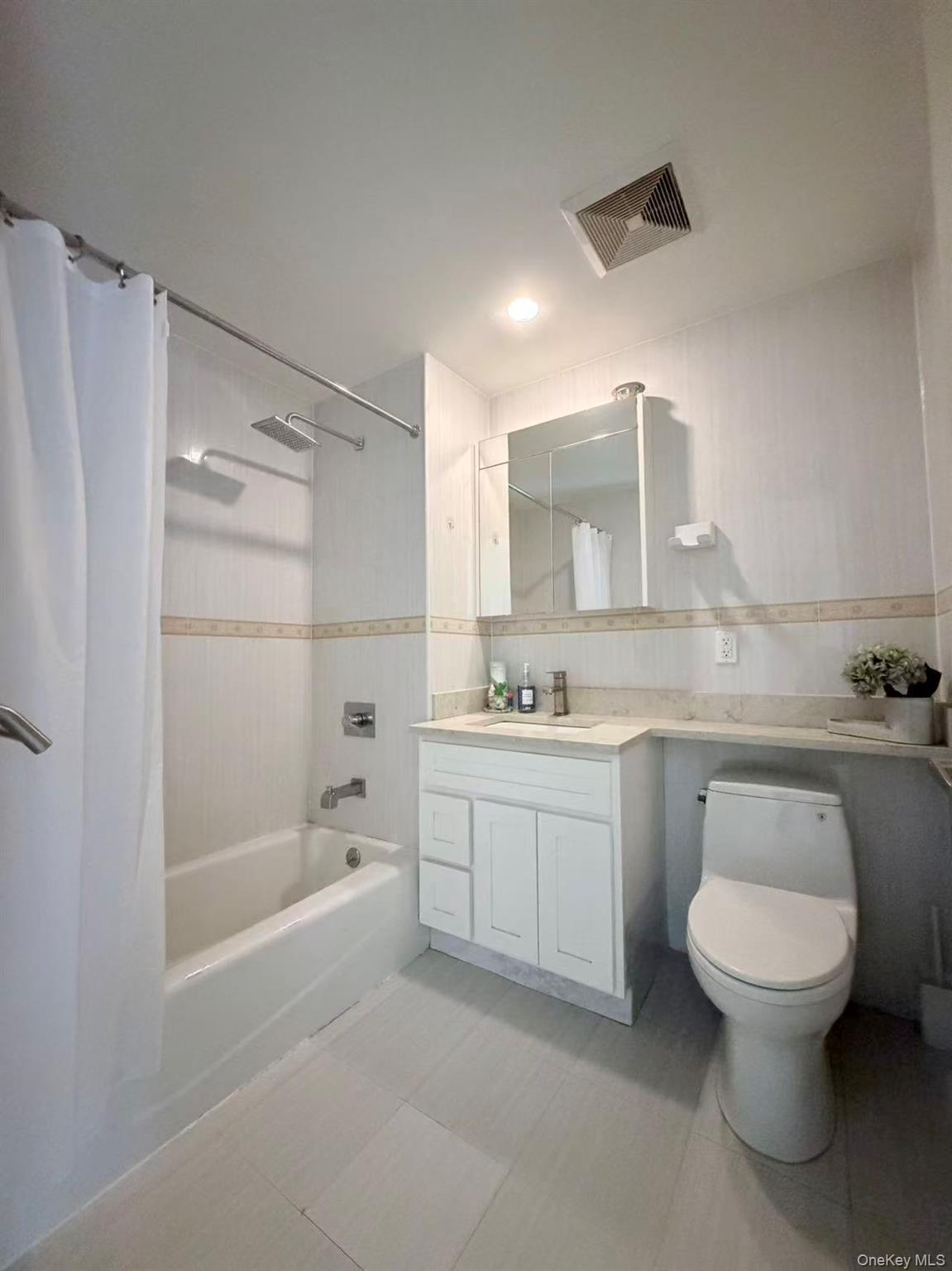 Condo Austin  Queens, NY 11374, MLS-980168-22