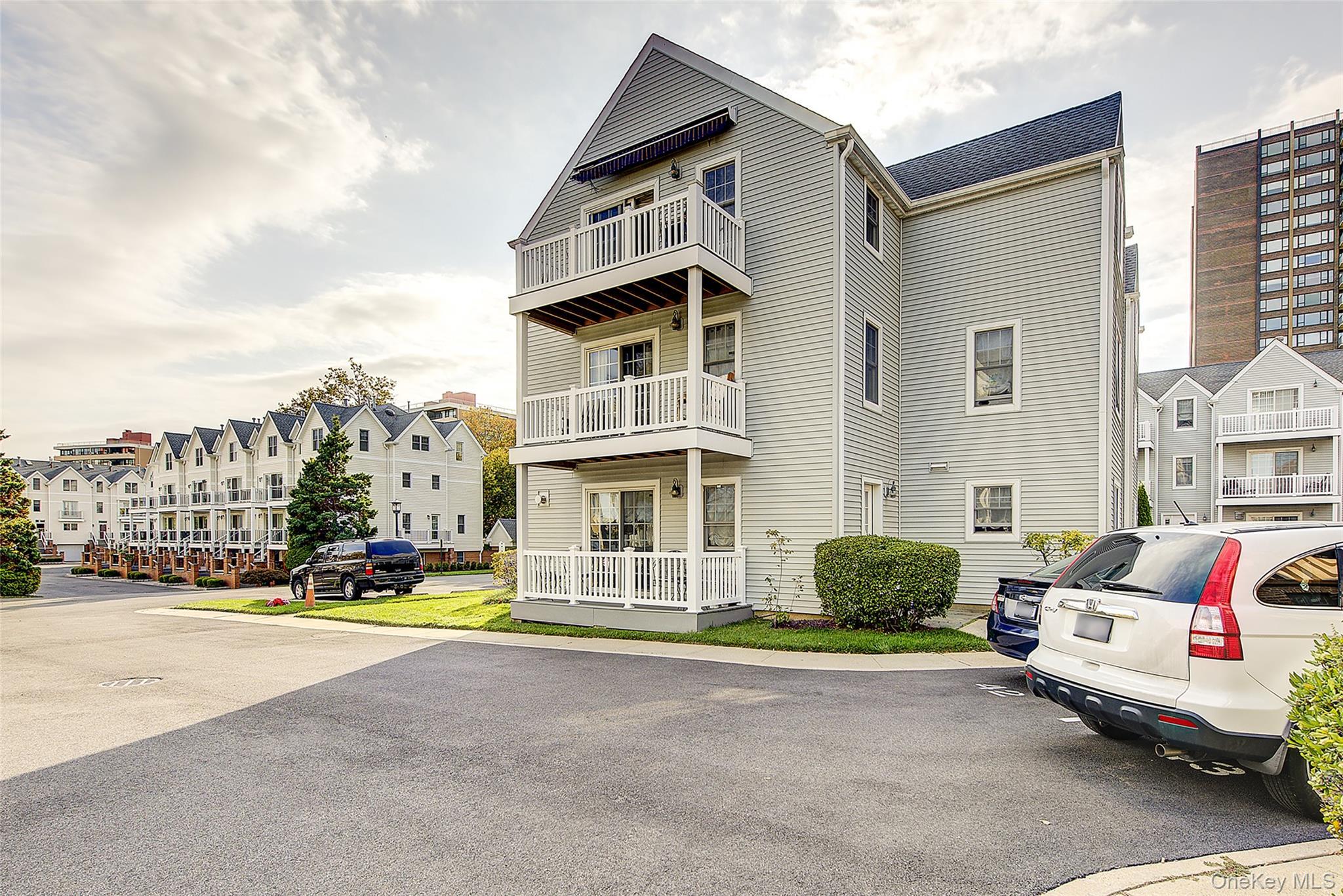 Condo Powells Cove  Queens, NY 11357, MLS-980179-3