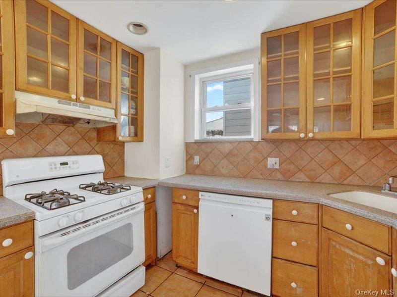 Single Family Wellman  Bronx, NY 10461, MLS-980181-15