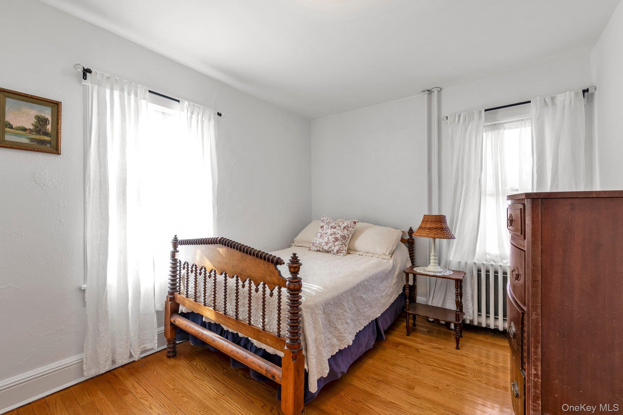 Single Family Waverly  Nassau County, NY 11510, MLS-980190-13