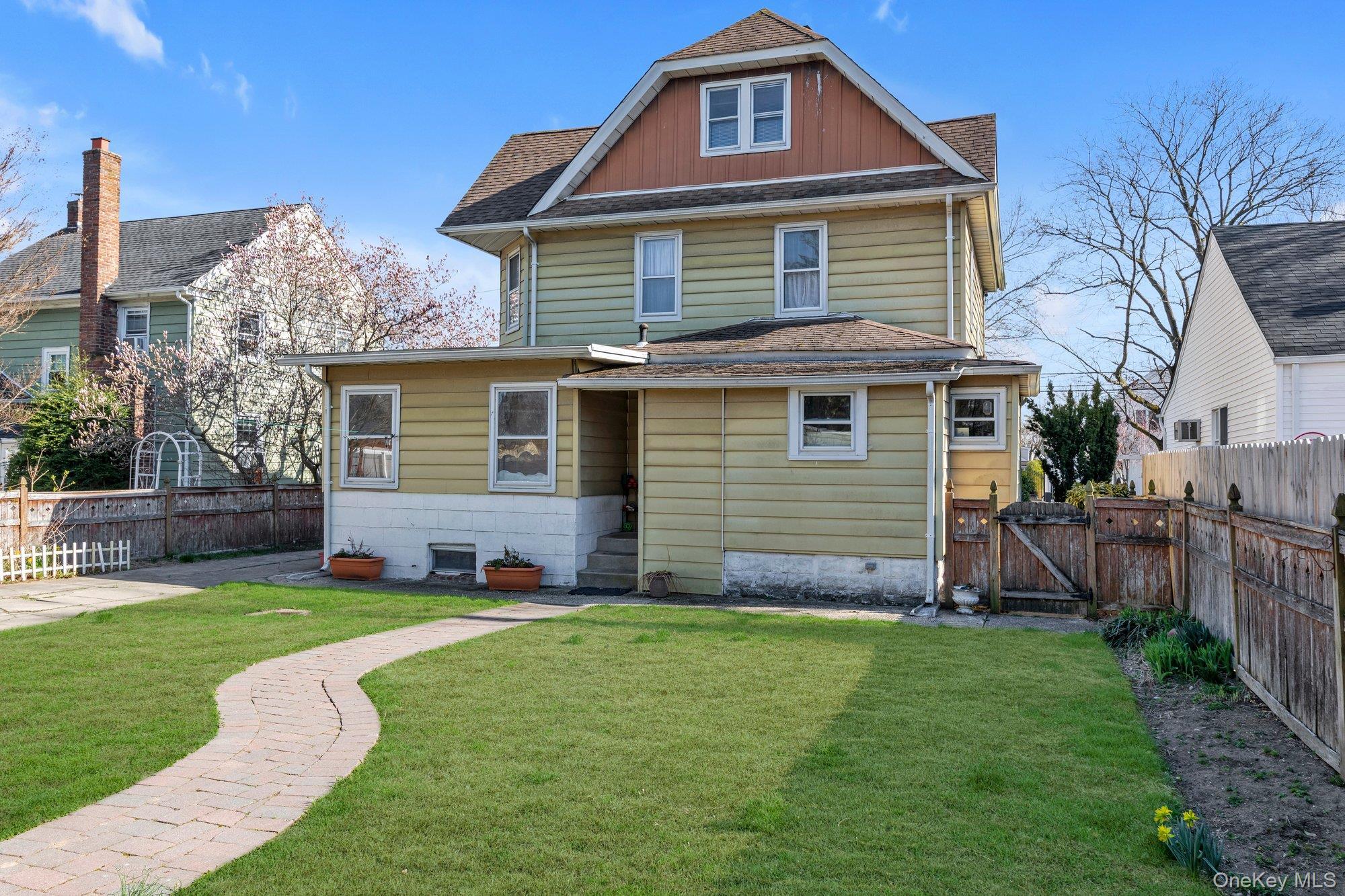 Single Family Waverly  Nassau County, NY 11510, MLS-980190-15