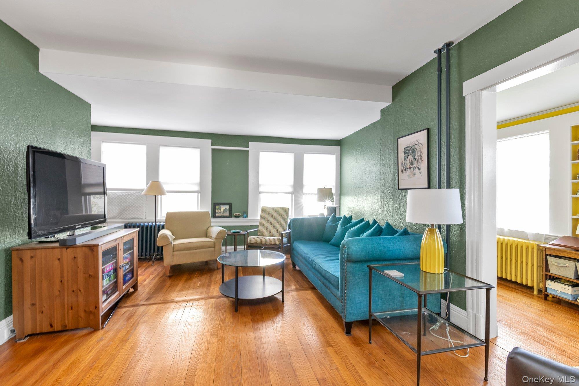 Single Family Waverly  Nassau County, NY 11510, MLS-980190-3