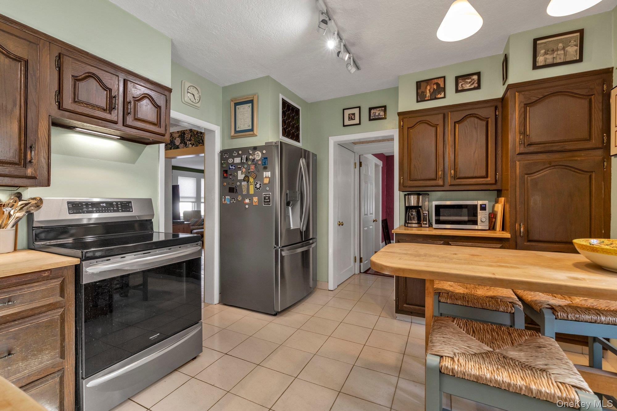 Single Family Waverly  Nassau County, NY 11510, MLS-980190-9