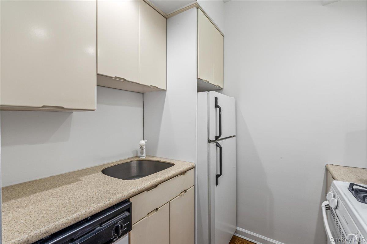 Coop 215th Queens, NY 11360, MLS-980191-14